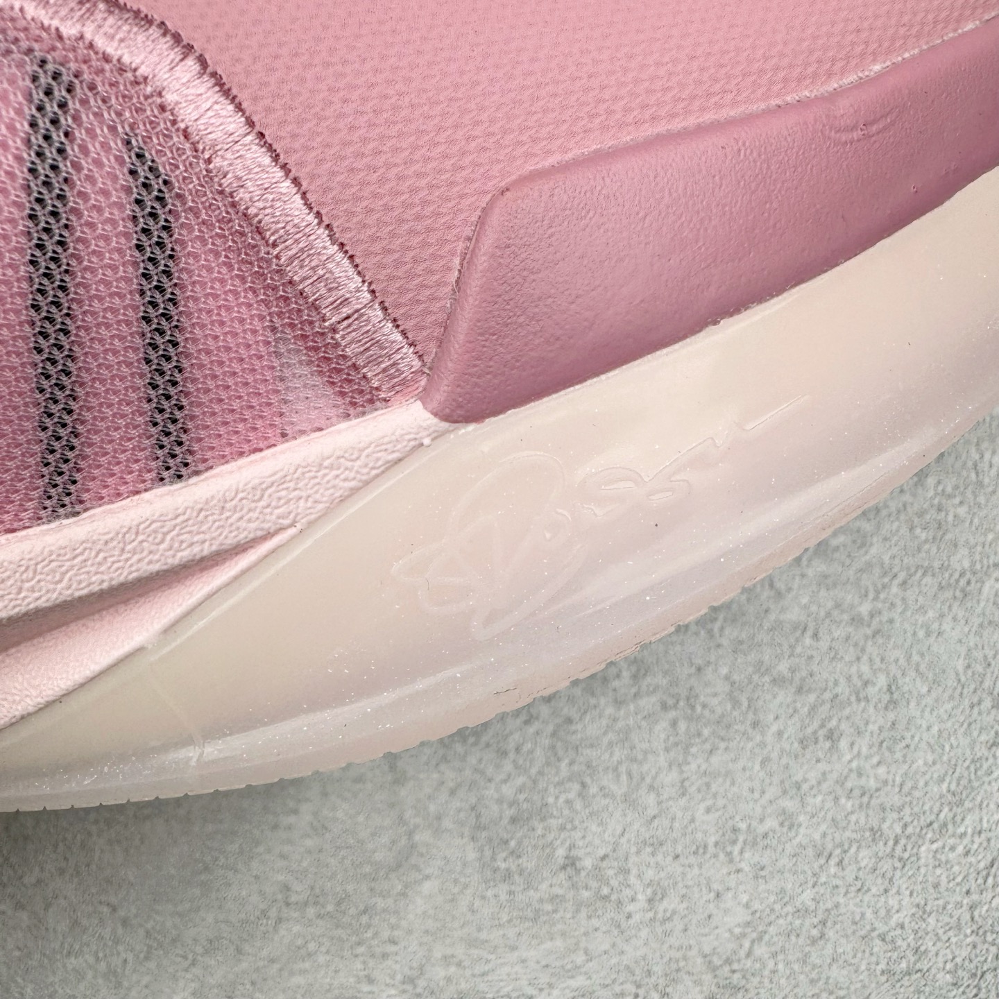 图片[15]-＃Max/灭世 NK Sabrina 2 萨布丽娜二代签名减震防滑低帮篮球鞋 粉色 FZ1517-601 革新登场🌪🔝颠覆革新出货‼️缓震配置独家革新！实战属性直接拉满👊🏻实战天花板上限再度提升！实战亲测-性能体验吊打国产同价位鞋款 ⚫️前掌扇形zoom➕增配中足抗扭片➕增配后掌马蹄ZOOM气垫（正品仅配置前掌扇形zoom） 完美解决 正品抗扭不足问题 ⚫️采用科比5代鞋楦以及龙骨数据打造！前后落差仅6mm！小科5实至名归！ ⚫️鞋身➕鞋头增配高频补强层，提升鞋头以及脚踝支撑性 ⚫️鞋垫采用高弹缓震垫材质-磨合一场直接贴合脚型☑️ ⚫️外底加厚2mm，升级止滑配方，磨合一次，抓地原地起飞 后卫旗舰有且只在灭世纯原（支持市场任意货品正面PK） 真材实料，肉眼可见！革新升级绝非空穴来风！灭世纯原内外兼修，用态度诠释最强实战货品👊🏻 尺码：39-46（尺码建议：标准亚洲楦 无需大半码）-选品中心