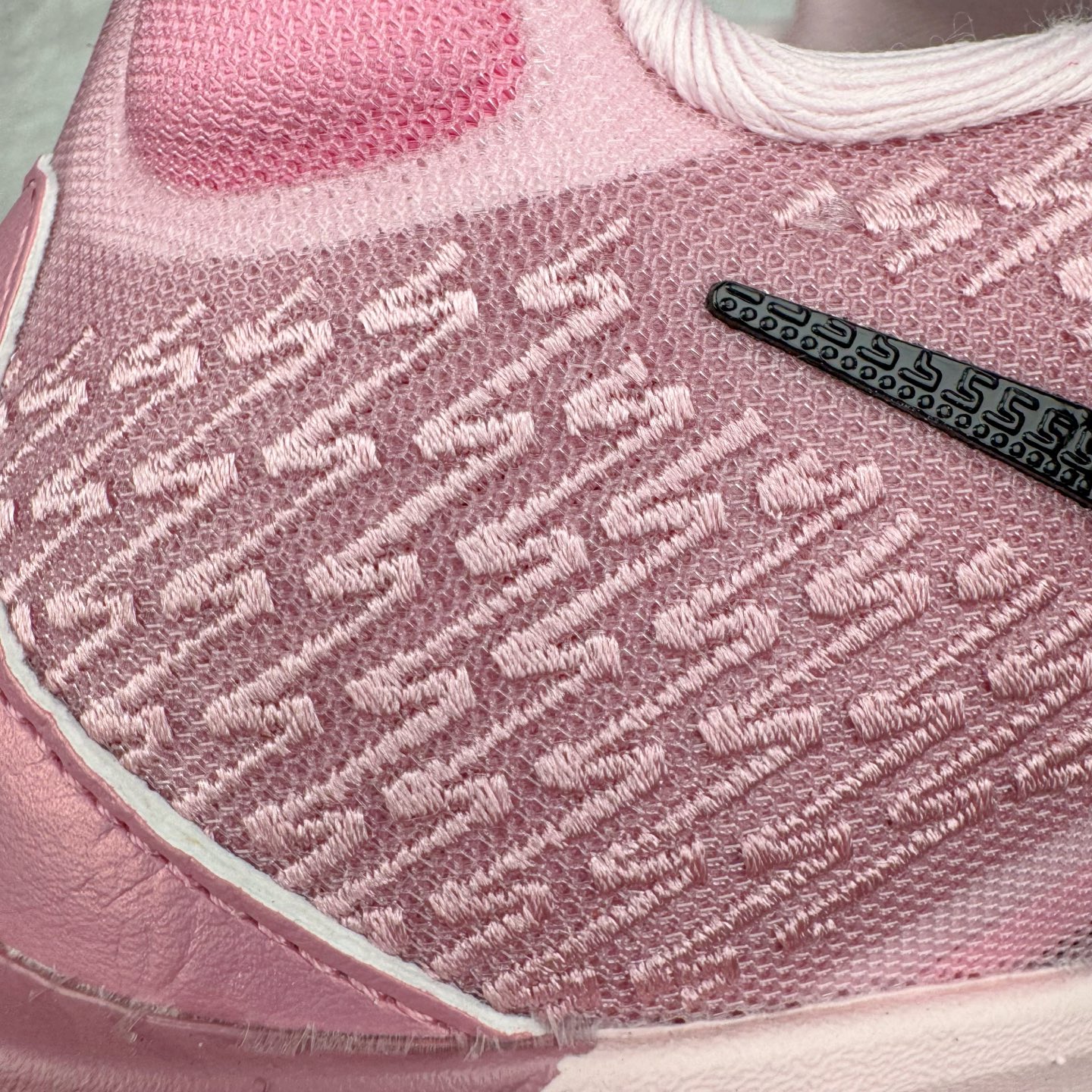 图片[17]-＃Max/灭世 NK Sabrina 2 萨布丽娜二代签名减震防滑低帮篮球鞋 粉色 FZ1517-601 革新登场🌪🔝颠覆革新出货‼️缓震配置独家革新！实战属性直接拉满👊🏻实战天花板上限再度提升！实战亲测-性能体验吊打国产同价位鞋款 ⚫️前掌扇形zoom➕增配中足抗扭片➕增配后掌马蹄ZOOM气垫（正品仅配置前掌扇形zoom） 完美解决 正品抗扭不足问题 ⚫️采用科比5代鞋楦以及龙骨数据打造！前后落差仅6mm！小科5实至名归！ ⚫️鞋身➕鞋头增配高频补强层，提升鞋头以及脚踝支撑性 ⚫️鞋垫采用高弹缓震垫材质-磨合一场直接贴合脚型☑️ ⚫️外底加厚2mm，升级止滑配方，磨合一次，抓地原地起飞 后卫旗舰有且只在灭世纯原（支持市场任意货品正面PK） 真材实料，肉眼可见！革新升级绝非空穴来风！灭世纯原内外兼修，用态度诠释最强实战货品👊🏻 尺码：39-46（尺码建议：标准亚洲楦 无需大半码）-选品中心