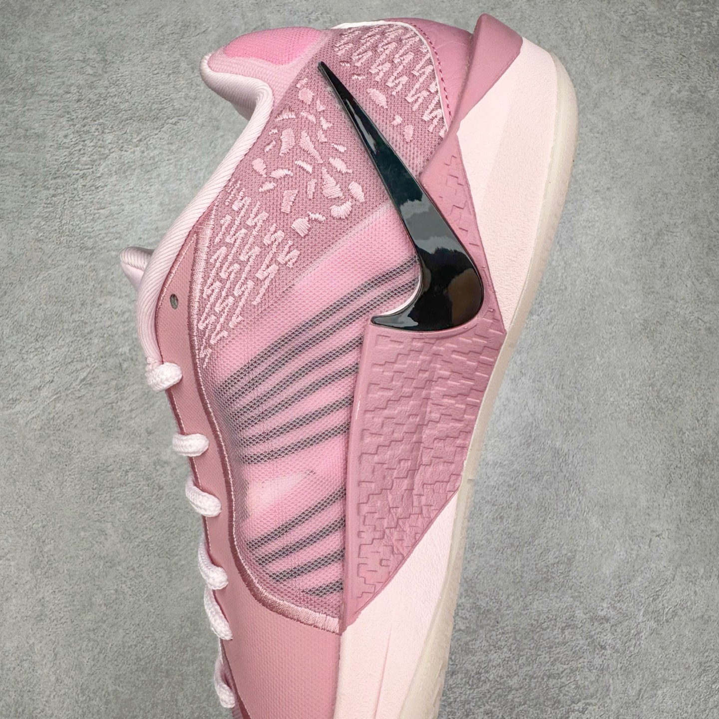 图片[7]-＃Max/灭世 NK Sabrina 2 萨布丽娜二代签名减震防滑低帮篮球鞋 粉色 FZ1517-601 革新登场🌪🔝颠覆革新出货‼️缓震配置独家革新！实战属性直接拉满👊🏻实战天花板上限再度提升！实战亲测-性能体验吊打国产同价位鞋款 ⚫️前掌扇形zoom➕增配中足抗扭片➕增配后掌马蹄ZOOM气垫（正品仅配置前掌扇形zoom） 完美解决 正品抗扭不足问题 ⚫️采用科比5代鞋楦以及龙骨数据打造！前后落差仅6mm！小科5实至名归！ ⚫️鞋身➕鞋头增配高频补强层，提升鞋头以及脚踝支撑性 ⚫️鞋垫采用高弹缓震垫材质-磨合一场直接贴合脚型☑️ ⚫️外底加厚2mm，升级止滑配方，磨合一次，抓地原地起飞 后卫旗舰有且只在灭世纯原（支持市场任意货品正面PK） 真材实料，肉眼可见！革新升级绝非空穴来风！灭世纯原内外兼修，用态度诠释最强实战货品👊🏻 尺码：39-46（尺码建议：标准亚洲楦 无需大半码）-选品中心