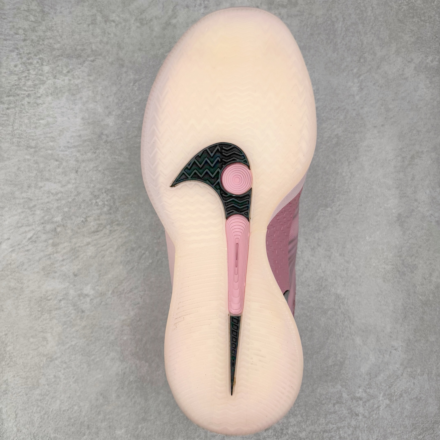 图片[9]-＃Max/灭世 NK Sabrina 2 萨布丽娜二代签名减震防滑低帮篮球鞋 粉色 FZ1517-601 革新登场🌪🔝颠覆革新出货‼️缓震配置独家革新！实战属性直接拉满👊🏻实战天花板上限再度提升！实战亲测-性能体验吊打国产同价位鞋款 ⚫️前掌扇形zoom➕增配中足抗扭片➕增配后掌马蹄ZOOM气垫（正品仅配置前掌扇形zoom） 完美解决 正品抗扭不足问题 ⚫️采用科比5代鞋楦以及龙骨数据打造！前后落差仅6mm！小科5实至名归！ ⚫️鞋身➕鞋头增配高频补强层，提升鞋头以及脚踝支撑性 ⚫️鞋垫采用高弹缓震垫材质-磨合一场直接贴合脚型☑️ ⚫️外底加厚2mm，升级止滑配方，磨合一次，抓地原地起飞 后卫旗舰有且只在灭世纯原（支持市场任意货品正面PK） 真材实料，肉眼可见！革新升级绝非空穴来风！灭世纯原内外兼修，用态度诠释最强实战货品👊🏻 尺码：39-46（尺码建议：标准亚洲楦 无需大半码）-选品中心