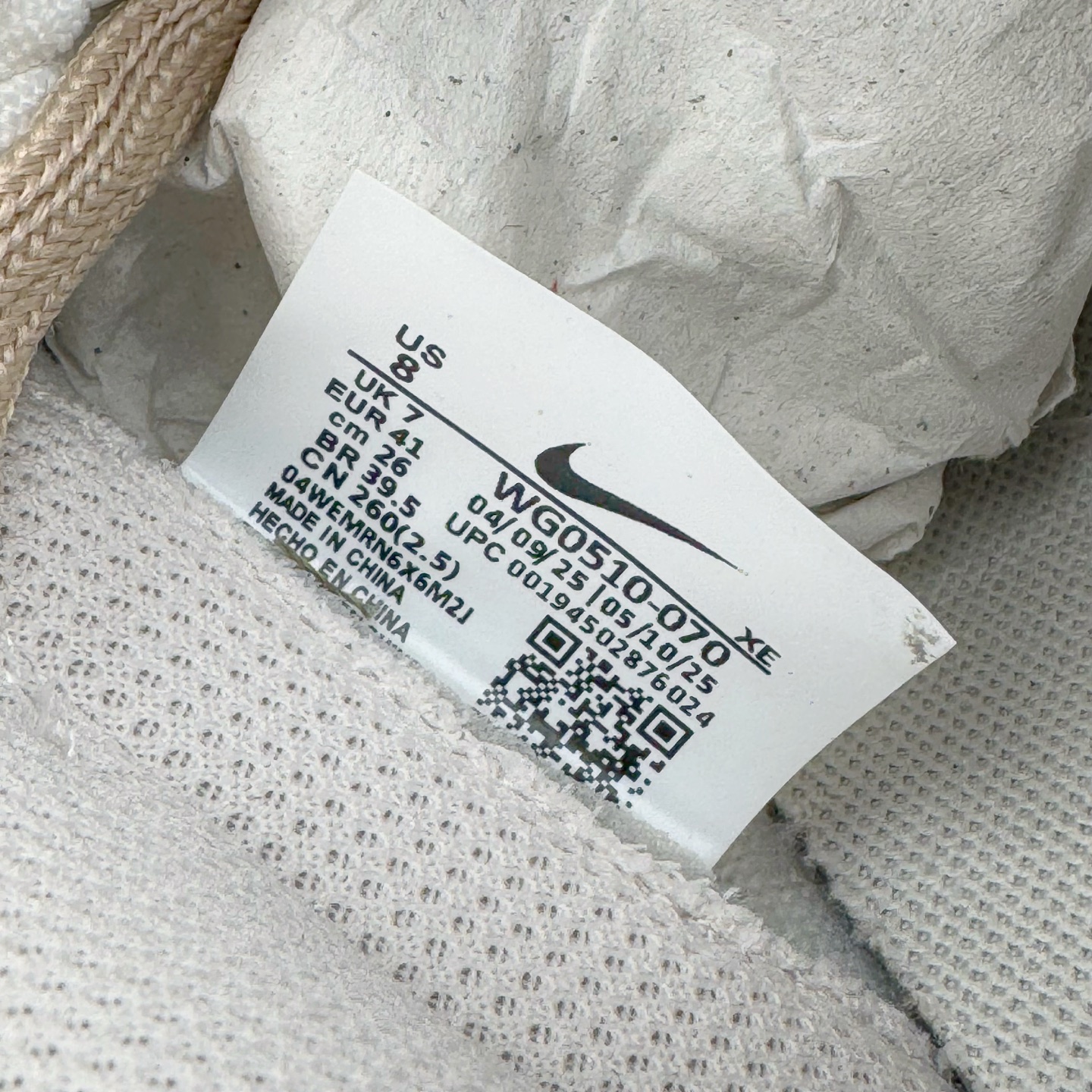 图片[21]-＃YC纯原 NK Dunk Low 微糖奶咖 WG0510-070 此款灵感源自清晨咖啡里那抹温柔的奶沫，经典轮廓以低饱和度温柔调和，不浓不腻，散发着慵懒而高级的惬意感。细节处诉说着匠心精神，在简约中悄然注入舒适呼吸感。无论是松弛日常的通勤漫步，还是轻快活力的街头探索，它总能温柔包裹你的每一步，将那份治愈的低糖暖意，系于足尖。定制系列天花板 无原鞋不开发 全系列得物原鞋一比一校对开发 配色持续更新中 终端对接 优势输出 全套原厂楦头原纸板数据档案倾力打造 原汁原味莞产 极致还原 圈内最强针车工艺 高端零售指定版 广东原厂配套原盒原标 鞋盒分三个尺码段 原厂冲刀 超高清洁度 全鞋零毛边皮料切割 采用原厂百宏鞋带以及原厂百宏织唛舌标 内标可供原厂几率过验 进口原装条纹中底布 四线拉帮白色点胶 原厂拉帮手法遵循公司 原厂电绣 极致还原 尺码：36 36.5 37.5 38 38.5 39 40 40.5 41 42 42.5 43 44 44.5 45 46-选品中心