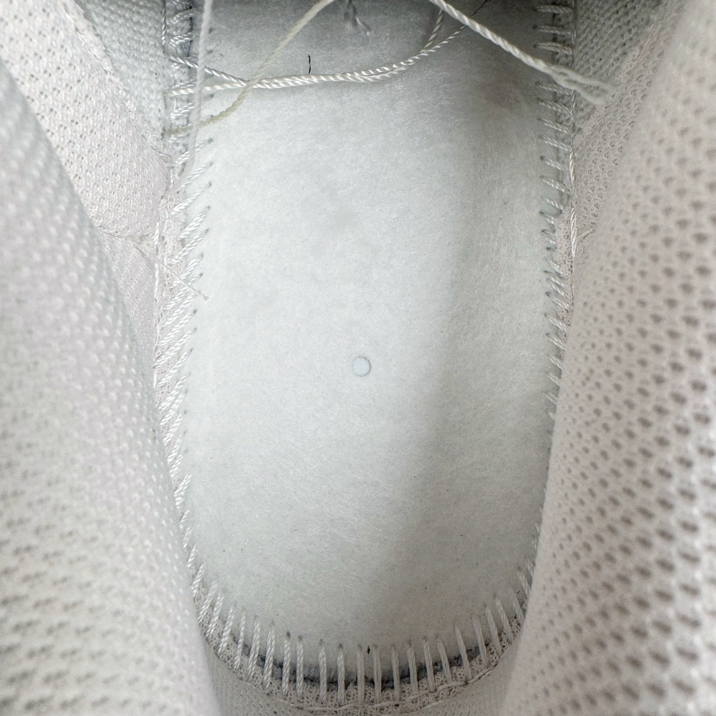 图片[19]-＃YC纯原 NK Dunk Low 微糖奶咖 WG0510-070 此款灵感源自清晨咖啡里那抹温柔的奶沫，经典轮廓以低饱和度温柔调和，不浓不腻，散发着慵懒而高级的惬意感。细节处诉说着匠心精神，在简约中悄然注入舒适呼吸感。无论是松弛日常的通勤漫步，还是轻快活力的街头探索，它总能温柔包裹你的每一步，将那份治愈的低糖暖意，系于足尖。定制系列天花板 无原鞋不开发 全系列得物原鞋一比一校对开发 配色持续更新中 终端对接 优势输出 全套原厂楦头原纸板数据档案倾力打造 原汁原味莞产 极致还原 圈内最强针车工艺 高端零售指定版 广东原厂配套原盒原标 鞋盒分三个尺码段 原厂冲刀 超高清洁度 全鞋零毛边皮料切割 采用原厂百宏鞋带以及原厂百宏织唛舌标 内标可供原厂几率过验 进口原装条纹中底布 四线拉帮白色点胶 原厂拉帮手法遵循公司 原厂电绣 极致还原 尺码：36 36.5 37.5 38 38.5 39 40 40.5 41 42 42.5 43 44 44.5 45 46-选品中心