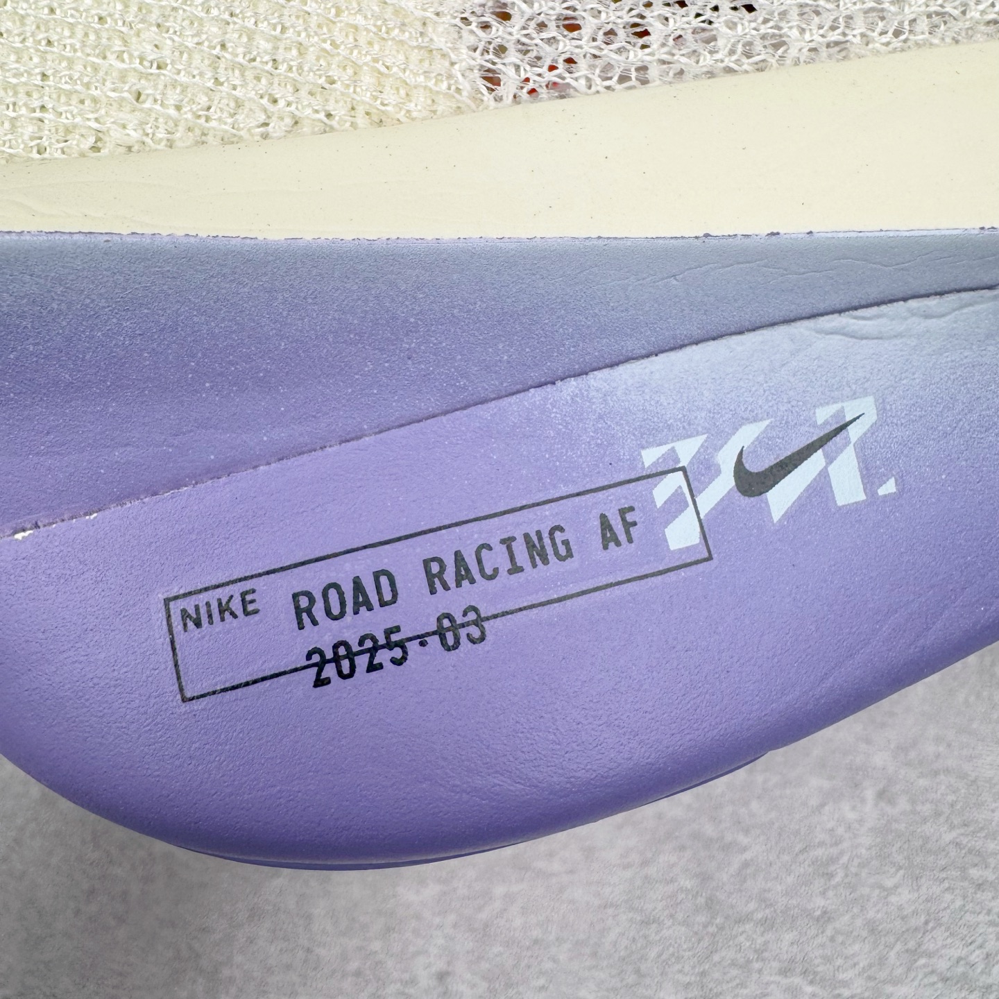 图片[17]-＃JC纯原 NK Air Zoom Alphafly NEXT% 3 2024全新马拉松超级跑鞋 FD8315-101 有史以来最轻盈、测试次数最多的NK Alphafly 经过精英马拉松运动员的测试验证 并搭载Air Zoom气垫 旨在助力跑者实现突破 取得更佳的成绩 在开发过程中 Alphafly 3帮助耐克运动员凯尔文·基普图姆（Kelvin Kiptum）以2：00：35的成绩刷新了马拉松世界纪录 Alphafly的动力设计没有改变——Air Zoom气垫单元、Flyplate碳纤维板和ZoomX泡绵 但是整体系统的制作方法略有调整 优化和提升了对运动员的帮助 主要更新包括一体式鞋底 提供顺畅稳定的“后跟到脚趾”过渡；更宽的全长Flyplate碳纤维板提供稳定助推力 全新Fast Shot外底保证出色牵引力和抓地力 全新Atomknit 3.0鞋面提供更强的控制力、透气性和中足支撑力 尺码：36 36.5 37.5 38 38.5 39 40 40.5 41 42 42.5 43 44 44.5 45 46-选品中心