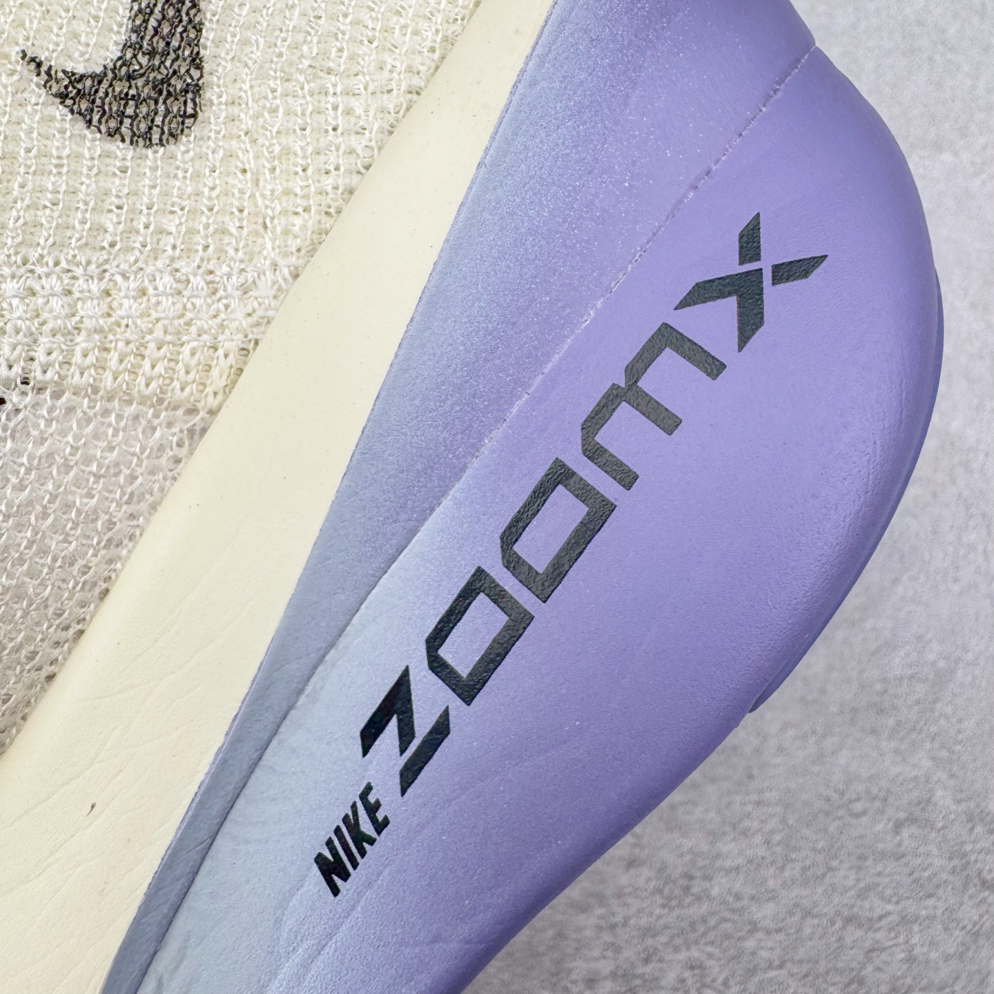 图片[13]-＃JC纯原 NK Air Zoom Alphafly NEXT% 3 2024全新马拉松超级跑鞋 FD8315-101 有史以来最轻盈、测试次数最多的NK Alphafly 经过精英马拉松运动员的测试验证 并搭载Air Zoom气垫 旨在助力跑者实现突破 取得更佳的成绩 在开发过程中 Alphafly 3帮助耐克运动员凯尔文·基普图姆（Kelvin Kiptum）以2：00：35的成绩刷新了马拉松世界纪录 Alphafly的动力设计没有改变——Air Zoom气垫单元、Flyplate碳纤维板和ZoomX泡绵 但是整体系统的制作方法略有调整 优化和提升了对运动员的帮助 主要更新包括一体式鞋底 提供顺畅稳定的“后跟到脚趾”过渡；更宽的全长Flyplate碳纤维板提供稳定助推力 全新Fast Shot外底保证出色牵引力和抓地力 全新Atomknit 3.0鞋面提供更强的控制力、透气性和中足支撑力 尺码：36 36.5 37.5 38 38.5 39 40 40.5 41 42 42.5 43 44 44.5 45 46-选品中心