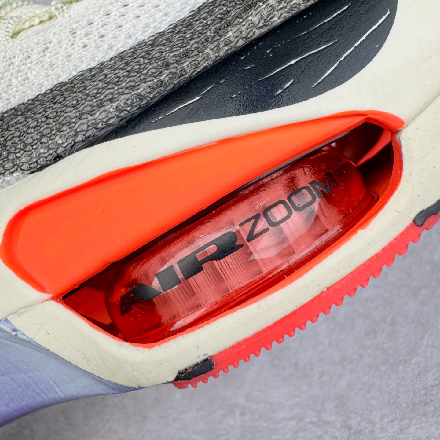 图片[18]-＃JC纯原 NK Air Zoom Alphafly NEXT% 3 2024全新马拉松超级跑鞋 FD8315-101 有史以来最轻盈、测试次数最多的NK Alphafly 经过精英马拉松运动员的测试验证 并搭载Air Zoom气垫 旨在助力跑者实现突破 取得更佳的成绩 在开发过程中 Alphafly 3帮助耐克运动员凯尔文·基普图姆（Kelvin Kiptum）以2：00：35的成绩刷新了马拉松世界纪录 Alphafly的动力设计没有改变——Air Zoom气垫单元、Flyplate碳纤维板和ZoomX泡绵 但是整体系统的制作方法略有调整 优化和提升了对运动员的帮助 主要更新包括一体式鞋底 提供顺畅稳定的“后跟到脚趾”过渡；更宽的全长Flyplate碳纤维板提供稳定助推力 全新Fast Shot外底保证出色牵引力和抓地力 全新Atomknit 3.0鞋面提供更强的控制力、透气性和中足支撑力 尺码：36 36.5 37.5 38 38.5 39 40 40.5 41 42 42.5 43 44 44.5 45 46-选品中心