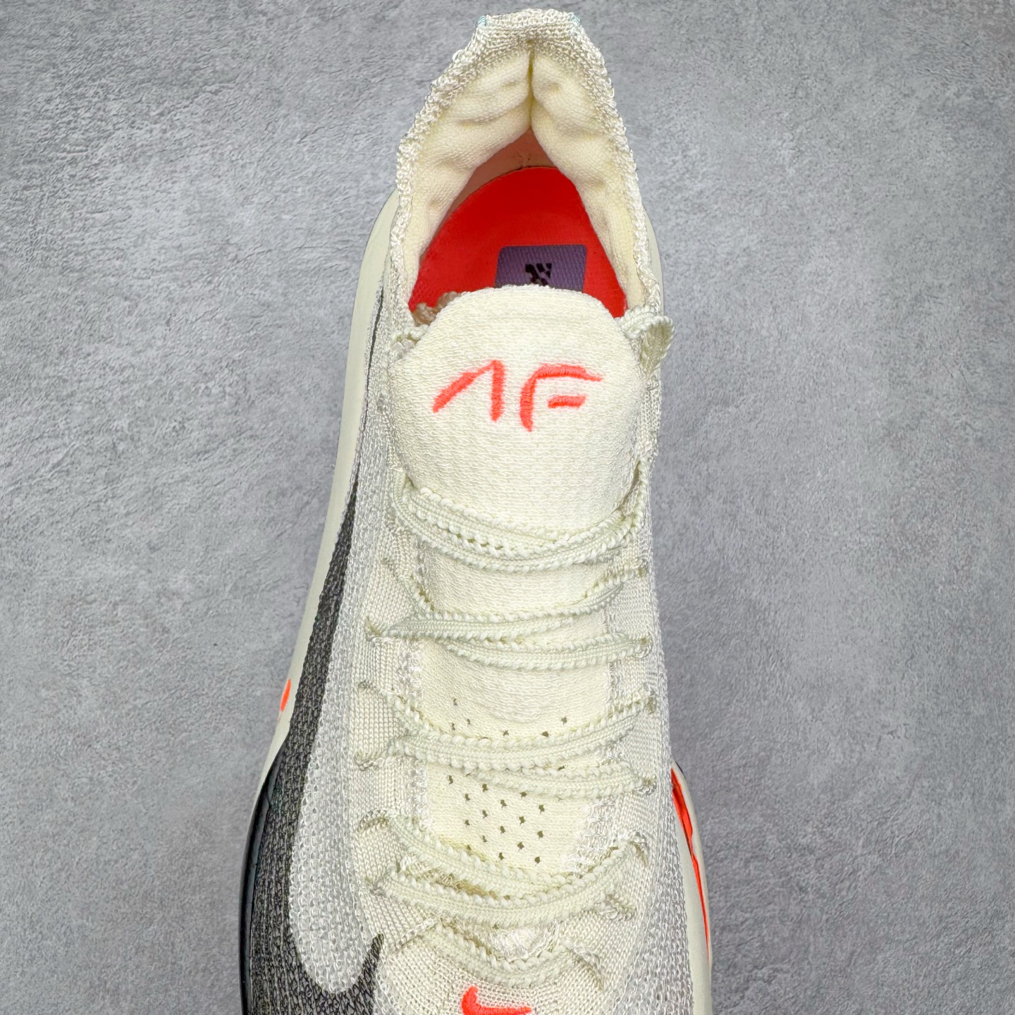 图片[5]-＃JC纯原 NK Air Zoom Alphafly NEXT% 3 2024全新马拉松超级跑鞋 FD8315-101 有史以来最轻盈、测试次数最多的NK Alphafly 经过精英马拉松运动员的测试验证 并搭载Air Zoom气垫 旨在助力跑者实现突破 取得更佳的成绩 在开发过程中 Alphafly 3帮助耐克运动员凯尔文·基普图姆（Kelvin Kiptum）以2：00：35的成绩刷新了马拉松世界纪录 Alphafly的动力设计没有改变——Air Zoom气垫单元、Flyplate碳纤维板和ZoomX泡绵 但是整体系统的制作方法略有调整 优化和提升了对运动员的帮助 主要更新包括一体式鞋底 提供顺畅稳定的“后跟到脚趾”过渡；更宽的全长Flyplate碳纤维板提供稳定助推力 全新Fast Shot外底保证出色牵引力和抓地力 全新Atomknit 3.0鞋面提供更强的控制力、透气性和中足支撑力 尺码：36 36.5 37.5 38 38.5 39 40 40.5 41 42 42.5 43 44 44.5 45 46-选品中心