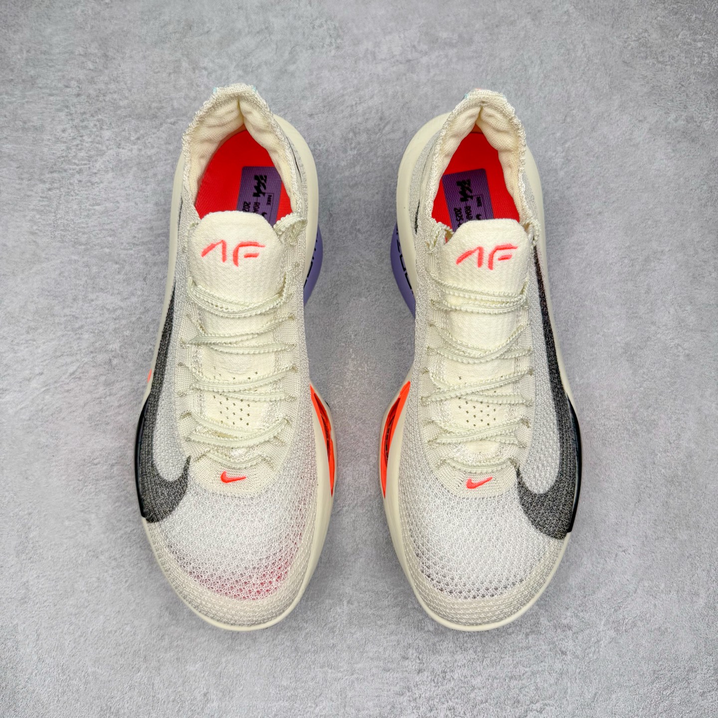 图片[2]-＃JC纯原 NK Air Zoom Alphafly NEXT% 3 2024全新马拉松超级跑鞋 FD8315-101 有史以来最轻盈、测试次数最多的NK Alphafly 经过精英马拉松运动员的测试验证 并搭载Air Zoom气垫 旨在助力跑者实现突破 取得更佳的成绩 在开发过程中 Alphafly 3帮助耐克运动员凯尔文·基普图姆（Kelvin Kiptum）以2：00：35的成绩刷新了马拉松世界纪录 Alphafly的动力设计没有改变——Air Zoom气垫单元、Flyplate碳纤维板和ZoomX泡绵 但是整体系统的制作方法略有调整 优化和提升了对运动员的帮助 主要更新包括一体式鞋底 提供顺畅稳定的“后跟到脚趾”过渡；更宽的全长Flyplate碳纤维板提供稳定助推力 全新Fast Shot外底保证出色牵引力和抓地力 全新Atomknit 3.0鞋面提供更强的控制力、透气性和中足支撑力 尺码：36 36.5 37.5 38 38.5 39 40 40.5 41 42 42.5 43 44 44.5 45 46-选品中心