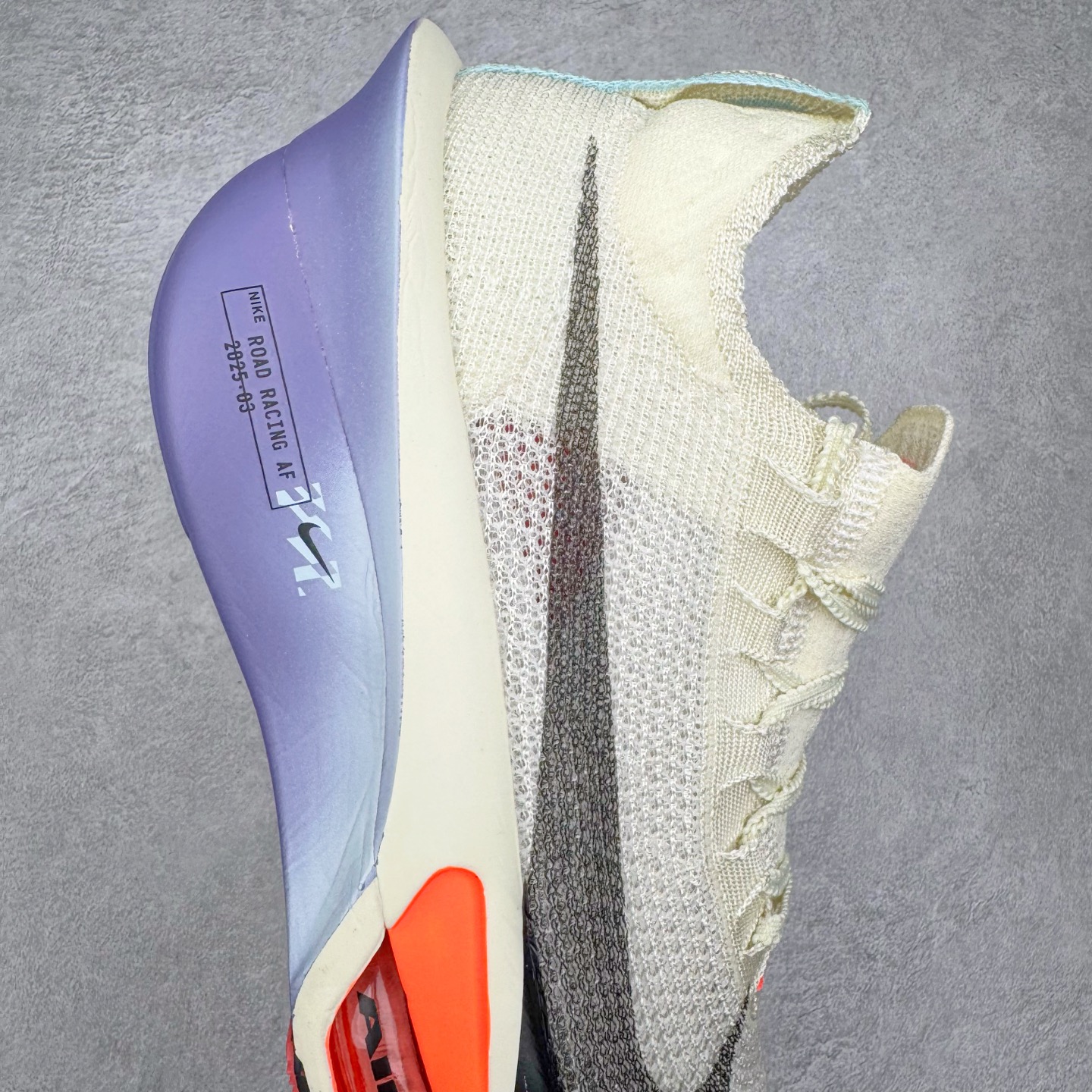 图片[6]-＃JC纯原 NK Air Zoom Alphafly NEXT% 3 2024全新马拉松超级跑鞋 FD8315-101 有史以来最轻盈、测试次数最多的NK Alphafly 经过精英马拉松运动员的测试验证 并搭载Air Zoom气垫 旨在助力跑者实现突破 取得更佳的成绩 在开发过程中 Alphafly 3帮助耐克运动员凯尔文·基普图姆（Kelvin Kiptum）以2：00：35的成绩刷新了马拉松世界纪录 Alphafly的动力设计没有改变——Air Zoom气垫单元、Flyplate碳纤维板和ZoomX泡绵 但是整体系统的制作方法略有调整 优化和提升了对运动员的帮助 主要更新包括一体式鞋底 提供顺畅稳定的“后跟到脚趾”过渡；更宽的全长Flyplate碳纤维板提供稳定助推力 全新Fast Shot外底保证出色牵引力和抓地力 全新Atomknit 3.0鞋面提供更强的控制力、透气性和中足支撑力 尺码：36 36.5 37.5 38 38.5 39 40 40.5 41 42 42.5 43 44 44.5 45 46-选品中心