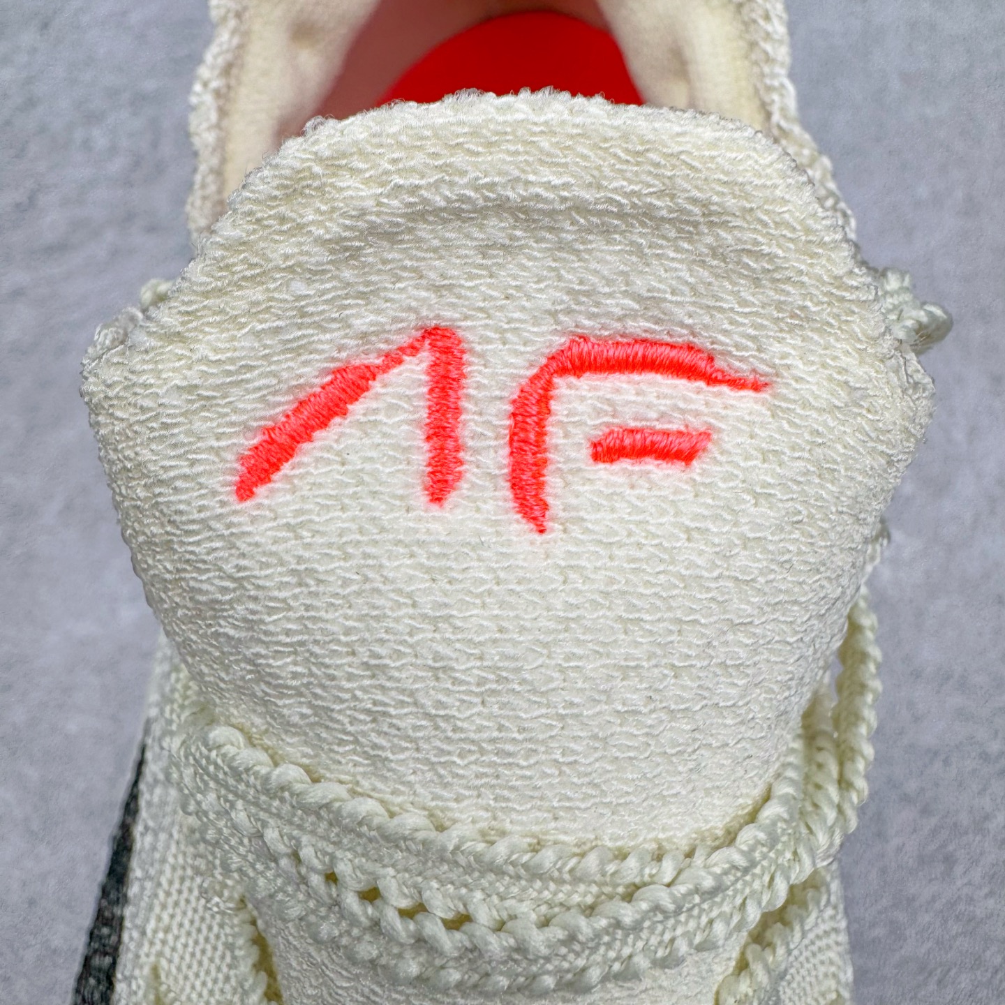 图片[14]-＃JC纯原 NK Air Zoom Alphafly NEXT% 3 2024全新马拉松超级跑鞋 FD8315-101 有史以来最轻盈、测试次数最多的NK Alphafly 经过精英马拉松运动员的测试验证 并搭载Air Zoom气垫 旨在助力跑者实现突破 取得更佳的成绩 在开发过程中 Alphafly 3帮助耐克运动员凯尔文·基普图姆（Kelvin Kiptum）以2：00：35的成绩刷新了马拉松世界纪录 Alphafly的动力设计没有改变——Air Zoom气垫单元、Flyplate碳纤维板和ZoomX泡绵 但是整体系统的制作方法略有调整 优化和提升了对运动员的帮助 主要更新包括一体式鞋底 提供顺畅稳定的“后跟到脚趾”过渡；更宽的全长Flyplate碳纤维板提供稳定助推力 全新Fast Shot外底保证出色牵引力和抓地力 全新Atomknit 3.0鞋面提供更强的控制力、透气性和中足支撑力 尺码：36 36.5 37.5 38 38.5 39 40 40.5 41 42 42.5 43 44 44.5 45 46-选品中心