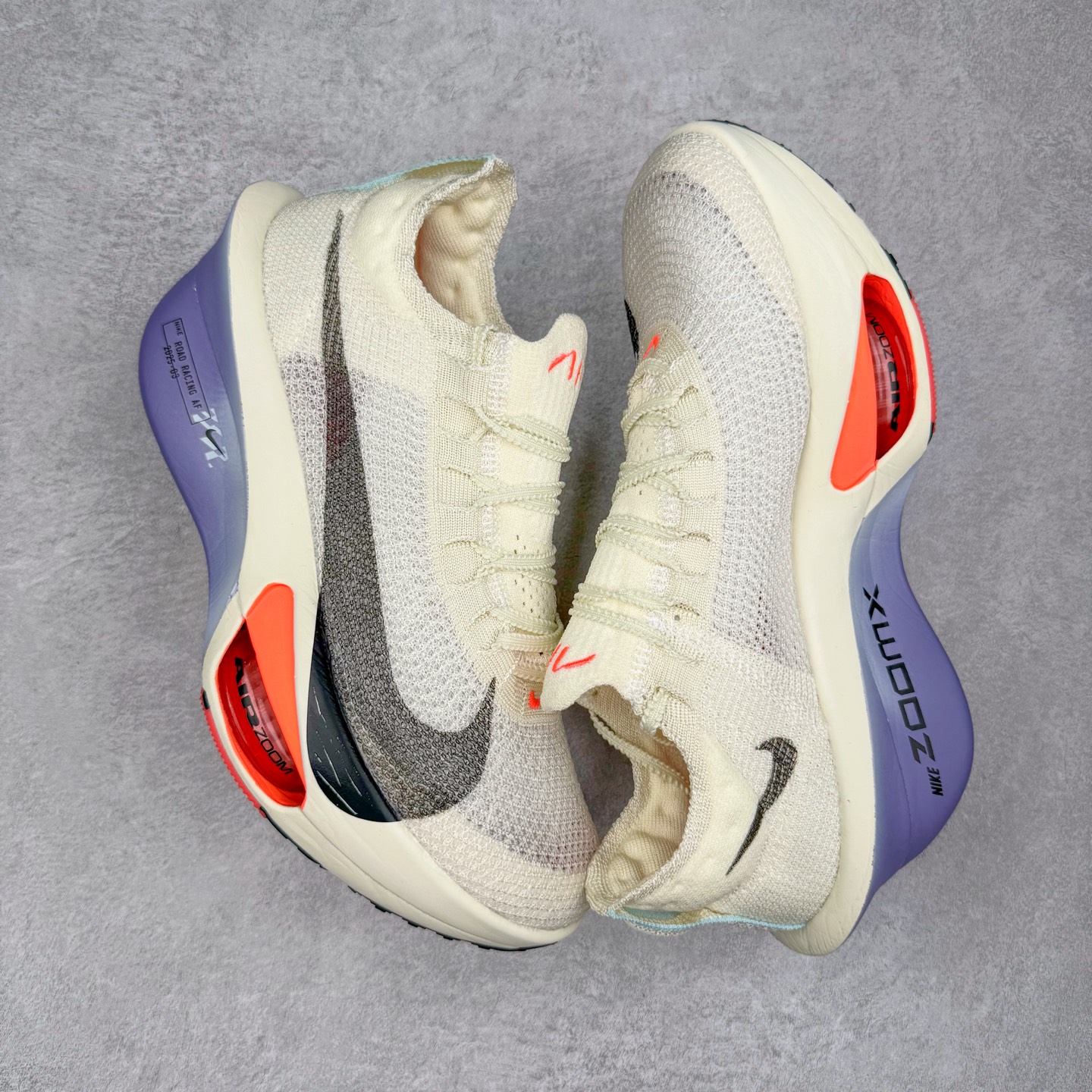 图片[3]-＃JC纯原 NK Air Zoom Alphafly NEXT% 3 2024全新马拉松超级跑鞋 FD8315-101 有史以来最轻盈、测试次数最多的NK Alphafly 经过精英马拉松运动员的测试验证 并搭载Air Zoom气垫 旨在助力跑者实现突破 取得更佳的成绩 在开发过程中 Alphafly 3帮助耐克运动员凯尔文·基普图姆（Kelvin Kiptum）以2：00：35的成绩刷新了马拉松世界纪录 Alphafly的动力设计没有改变——Air Zoom气垫单元、Flyplate碳纤维板和ZoomX泡绵 但是整体系统的制作方法略有调整 优化和提升了对运动员的帮助 主要更新包括一体式鞋底 提供顺畅稳定的“后跟到脚趾”过渡；更宽的全长Flyplate碳纤维板提供稳定助推力 全新Fast Shot外底保证出色牵引力和抓地力 全新Atomknit 3.0鞋面提供更强的控制力、透气性和中足支撑力 尺码：36 36.5 37.5 38 38.5 39 40 40.5 41 42 42.5 43 44 44.5 45 46-选品中心