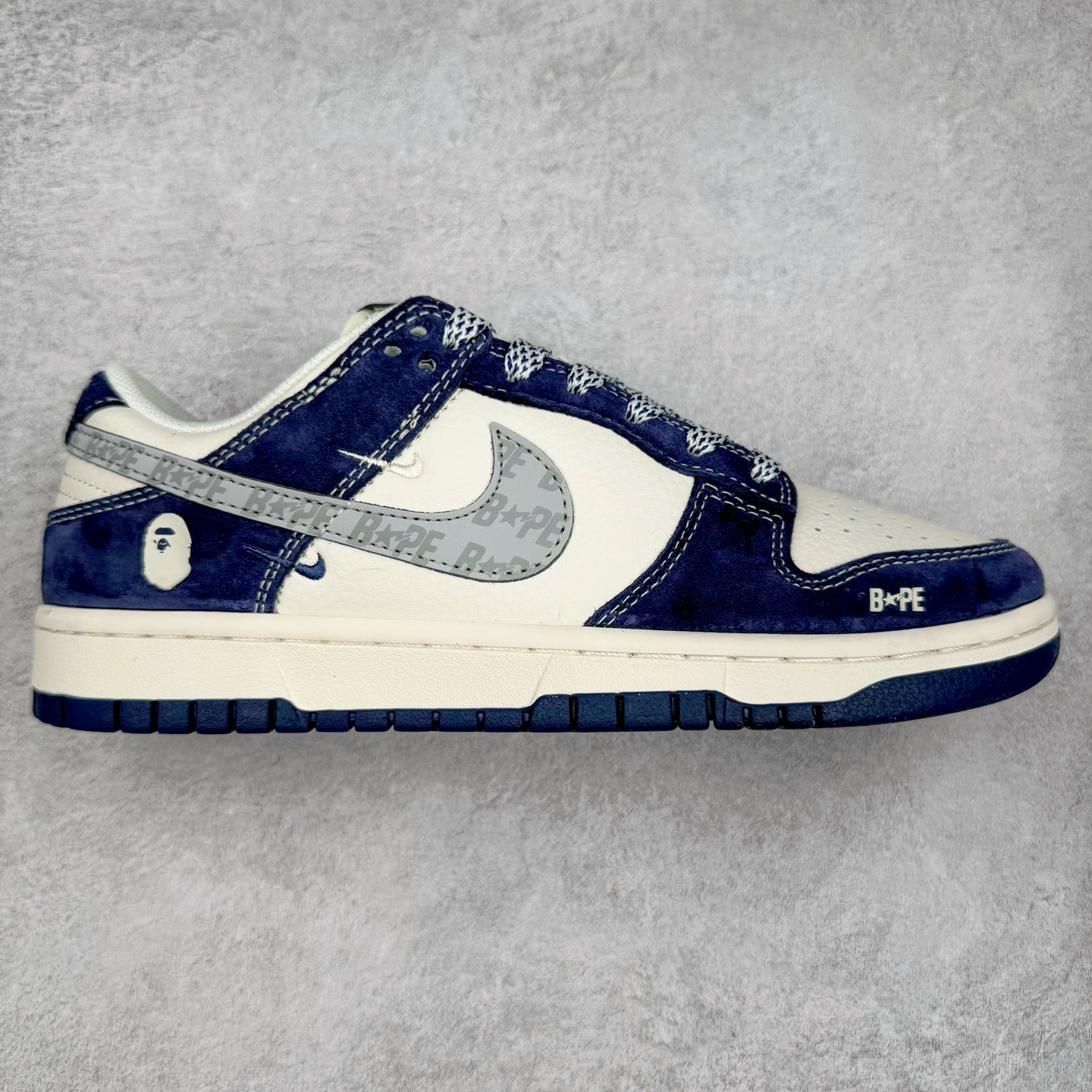 NK Dunk Low 定制配色 XY1688-008 大厂出品 极力推荐 原装头层材料 独家版型蒸餾加工帶來的是更好的视觉和脚感体验大厂纯原品质出货 清洁度 电绣工艺 皮料切割干净无任何毛边 细节完美 实拍调校N版已经零色差零失真 百分百还原实物色彩所见即所得 不存在货不对板色差等低级问题 选购参考实物拍摄 不混卖不参货 只用心做好货严格选品 承诺混一赔十 尺码：36 36.5 37.5 38 38.5 39 40 40.5 41 42 42.5 43 44 44.5 45-选品中心