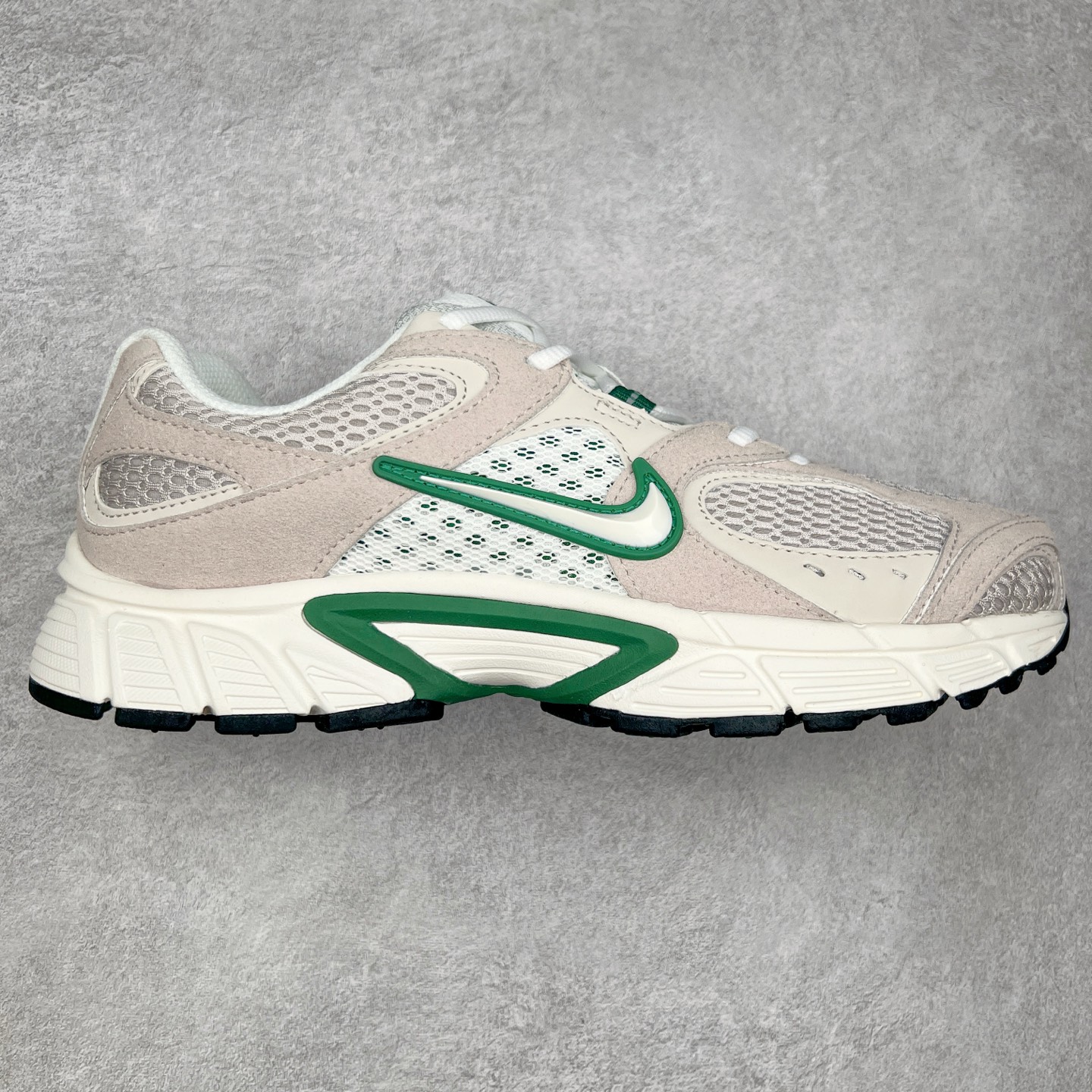 NK V5 RNR 舒适百搭防滑耐磨低帮跑步鞋 IH4381-437 舒适有型适合日常穿着 该鞋款延续千禧年经典设计搭载泡绵中底 厚实而轻盈匠心细节巧搭立体耐克勾标志焕新演绎复古跑鞋 鞋款从千禧年美学汲取灵感 混搭多种材质突显层次感立体感和传统跑步风范 尺码:36 36.5 37.5 38 38.5 39 40 40.5 41 42 42.5 43 44 44.5 45-选品中心