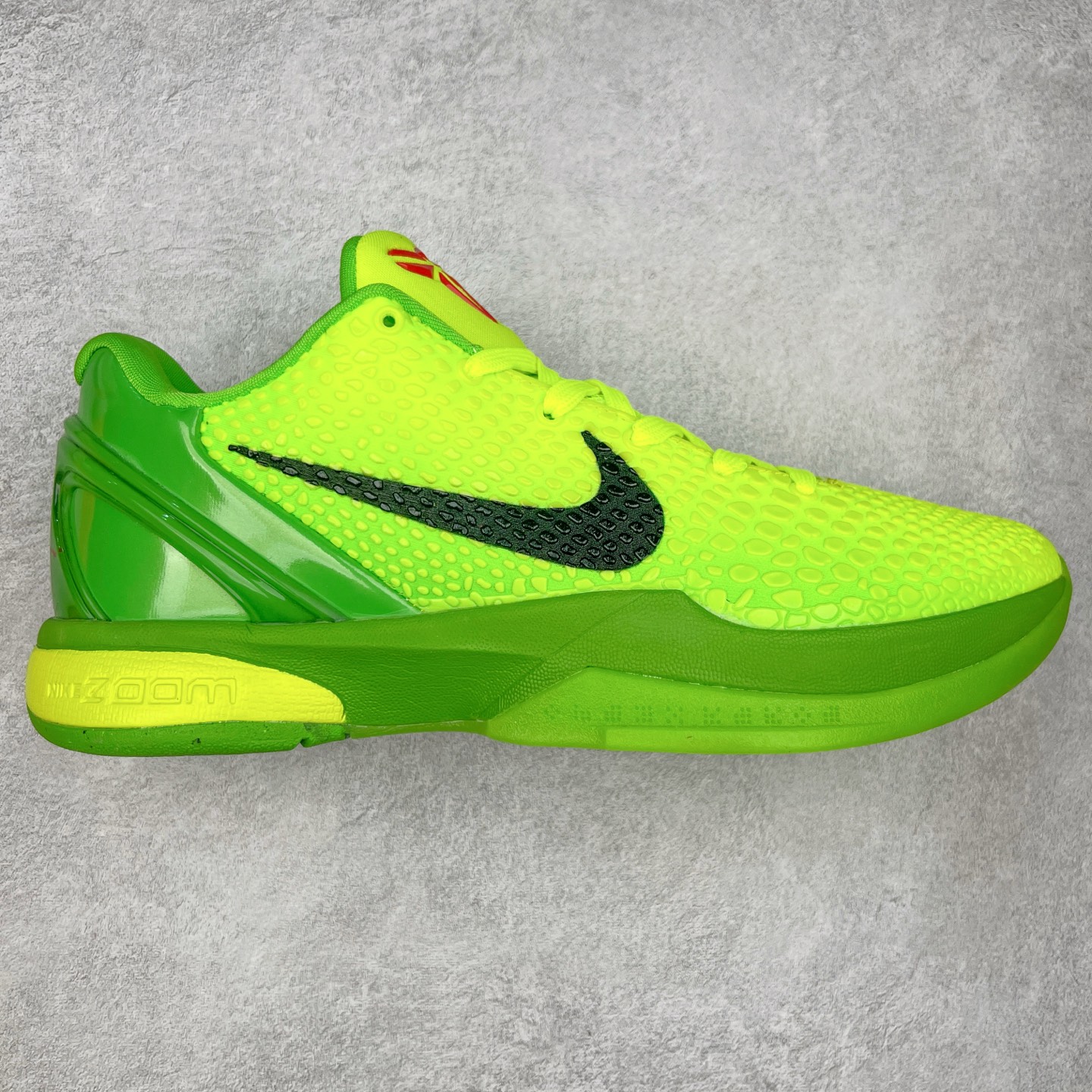 ＃福利特价 NK Kobe 6 Protro 科比6代专业实战篮球鞋 采用了复合式的鞋面 内层为透气网面 中层加载Fly wire科技 而外层则用聚氨酯岛状结构塑造出非常逼真的蛇麟纹路 多层的鞋面结构带来了更好的透气性和更有针对性的保护 加入了双层记忆海绵鞋垫 可根据球员脚形自动调节以提高合脚度 使脚感更加柔软舒适 赋予球员非一般的球场舒适感受 实拍调校N版已经零色差零失真 百分百还原实物色彩所见即所得 不存在货不对板色差等低级问题 选购参考实物拍摄 不混卖不参货 只用心做好货严格选品 承诺混一赔十 尺码：36 36.5 37.5 38 38.5 39 40 40.5 41 42 42.5 43 44 44.5 45 46-选品中心