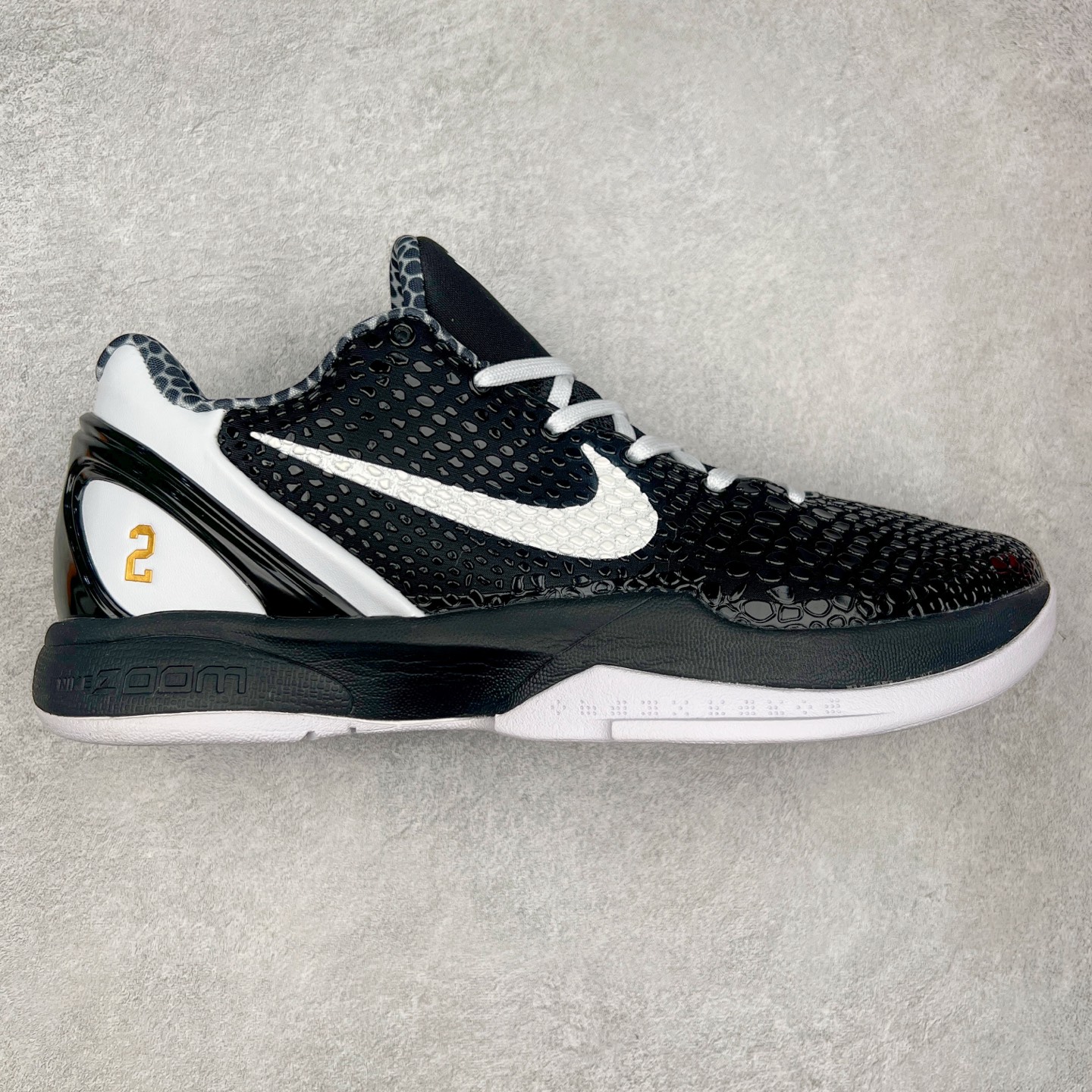 ＃福利特价 NK Kobe 6 Protro 科比6代专业实战篮球鞋 采用了复合式的鞋面 内层为透气网面 中层加载Fly wire科技 而外层则用聚氨酯岛状结构塑造出非常逼真的蛇麟纹路 多层的鞋面结构带来了更好的透气性和更有针对性的保护 加入了双层记忆海绵鞋垫 可根据球员脚形自动调节以提高合脚度 使脚感更加柔软舒适 赋予球员非一般的球场舒适感受 实拍调校N版已经零色差零失真 百分百还原实物色彩所见即所得 不存在货不对板色差等低级问题 选购参考实物拍摄 不混卖不参货 只用心做好货严格选品 承诺混一赔十 尺码：36 36.5 37.5 38 38.5 39 40 40.5 41 42 42.5 43 44 44.5 45 46-选品中心