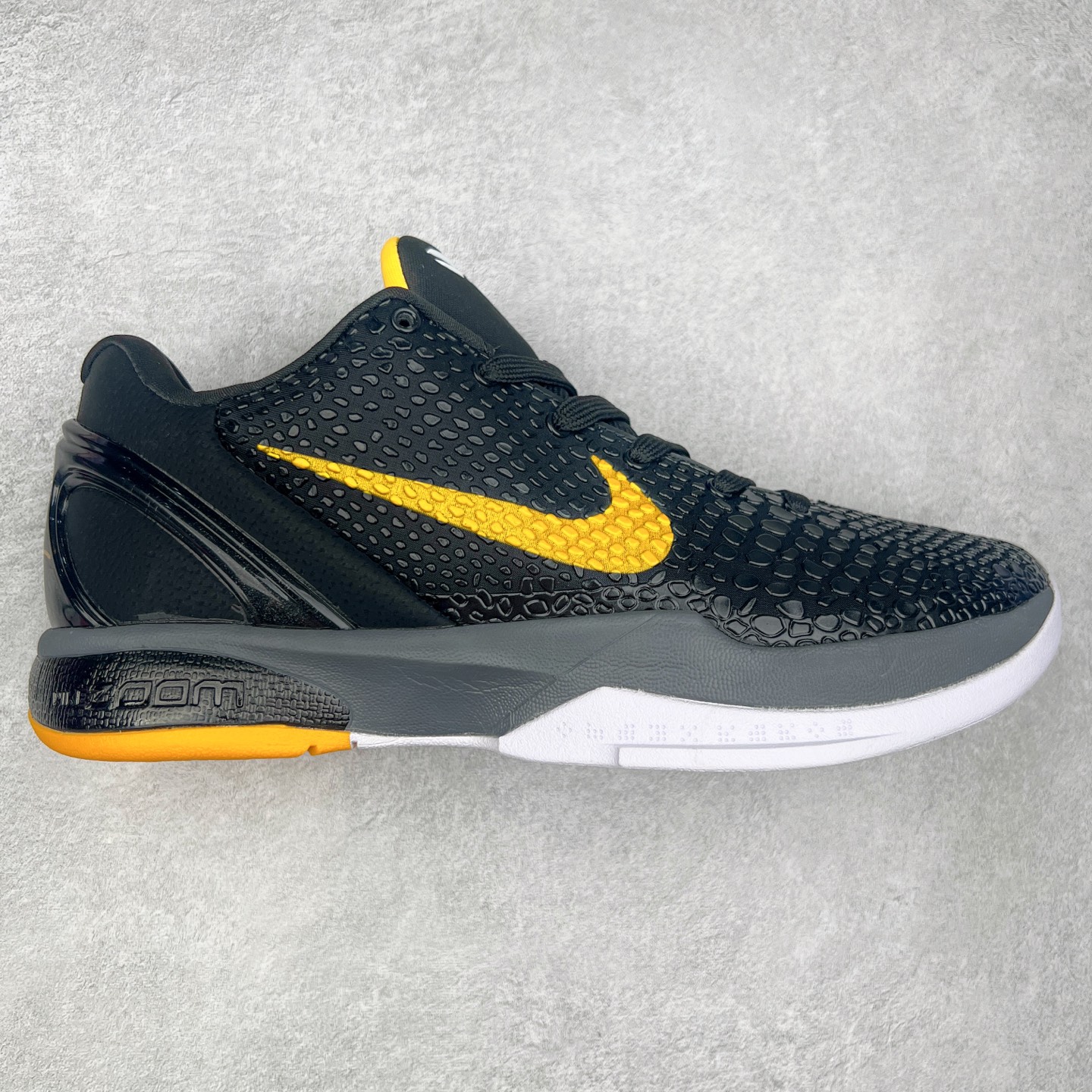 图片[7]-＃福利特价 NK Kobe 6 Protro 科比6代专业实战篮球鞋 采用了复合式的鞋面 内层为透气网面 中层加载Fly wire科技 而外层则用聚氨酯岛状结构塑造出非常逼真的蛇麟纹路 多层的鞋面结构带来了更好的透气性和更有针对性的保护 加入了双层记忆海绵鞋垫 可根据球员脚形自动调节以提高合脚度 使脚感更加柔软舒适 赋予球员非一般的球场舒适感受 实拍调校N版已经零色差零失真 百分百还原实物色彩所见即所得 不存在货不对板色差等低级问题 选购参考实物拍摄 不混卖不参货 只用心做好货严格选品 承诺混一赔十 尺码：36 36.5 37.5 38 38.5 39 40 40.5 41 42 42.5 43 44 44.5 45 46-选品中心