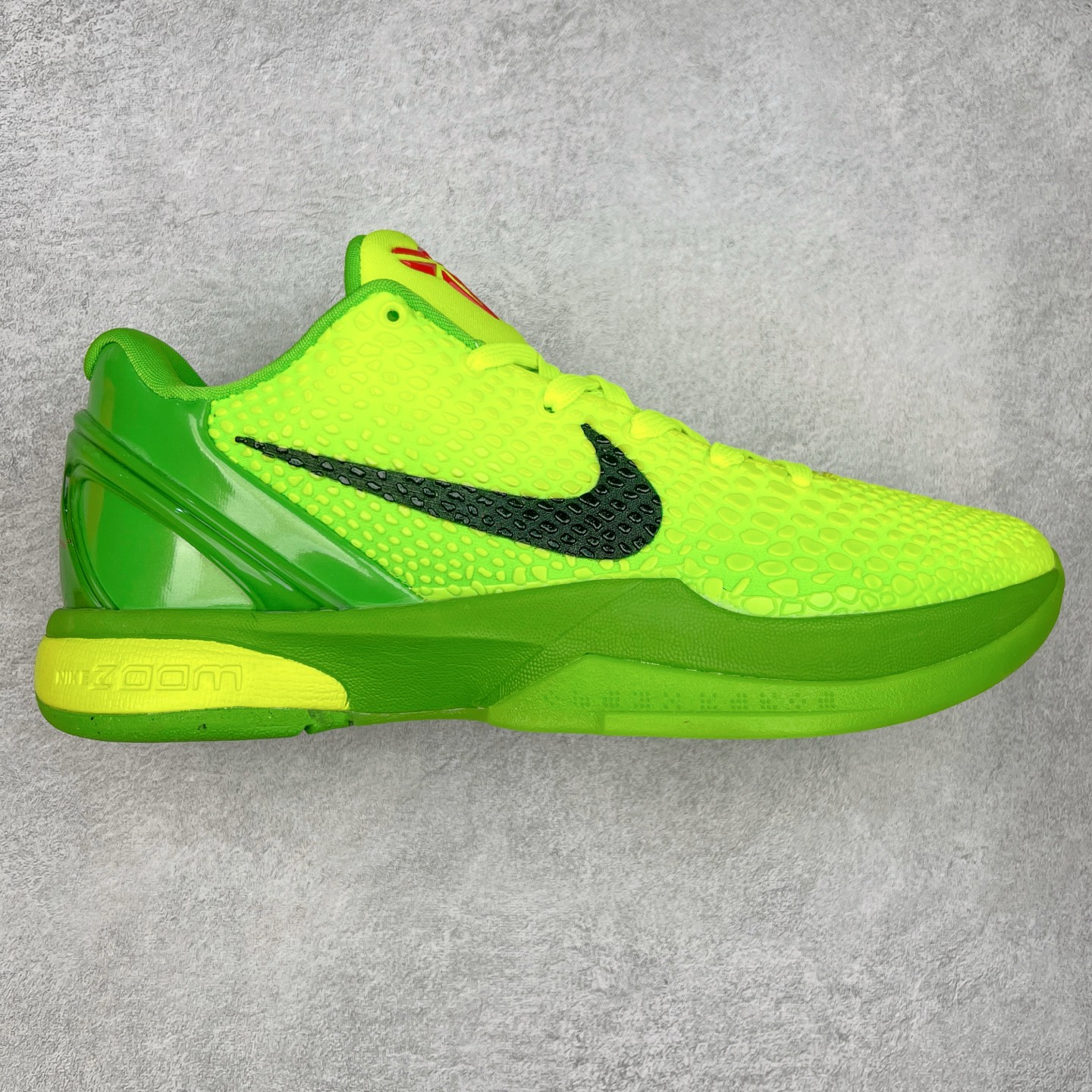 图片[11]-＃福利特价 NK Kobe 6 Protro 科比6代专业实战篮球鞋 采用了复合式的鞋面 内层为透气网面 中层加载Fly wire科技 而外层则用聚氨酯岛状结构塑造出非常逼真的蛇麟纹路 多层的鞋面结构带来了更好的透气性和更有针对性的保护 加入了双层记忆海绵鞋垫 可根据球员脚形自动调节以提高合脚度 使脚感更加柔软舒适 赋予球员非一般的球场舒适感受 实拍调校N版已经零色差零失真 百分百还原实物色彩所见即所得 不存在货不对板色差等低级问题 选购参考实物拍摄 不混卖不参货 只用心做好货严格选品 承诺混一赔十 尺码：36 36.5 37.5 38 38.5 39 40 40.5 41 42 42.5 43 44 44.5 45 46-选品中心