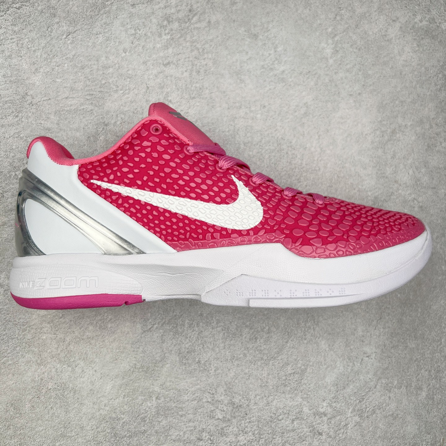 图片[8]-＃福利特价 NK Kobe 6 Protro 科比6代专业实战篮球鞋 采用了复合式的鞋面 内层为透气网面 中层加载Fly wire科技 而外层则用聚氨酯岛状结构塑造出非常逼真的蛇麟纹路 多层的鞋面结构带来了更好的透气性和更有针对性的保护 加入了双层记忆海绵鞋垫 可根据球员脚形自动调节以提高合脚度 使脚感更加柔软舒适 赋予球员非一般的球场舒适感受 实拍调校N版已经零色差零失真 百分百还原实物色彩所见即所得 不存在货不对板色差等低级问题 选购参考实物拍摄 不混卖不参货 只用心做好货严格选品 承诺混一赔十 尺码：36 36.5 37.5 38 38.5 39 40 40.5 41 42 42.5 43 44 44.5 45 46-选品中心