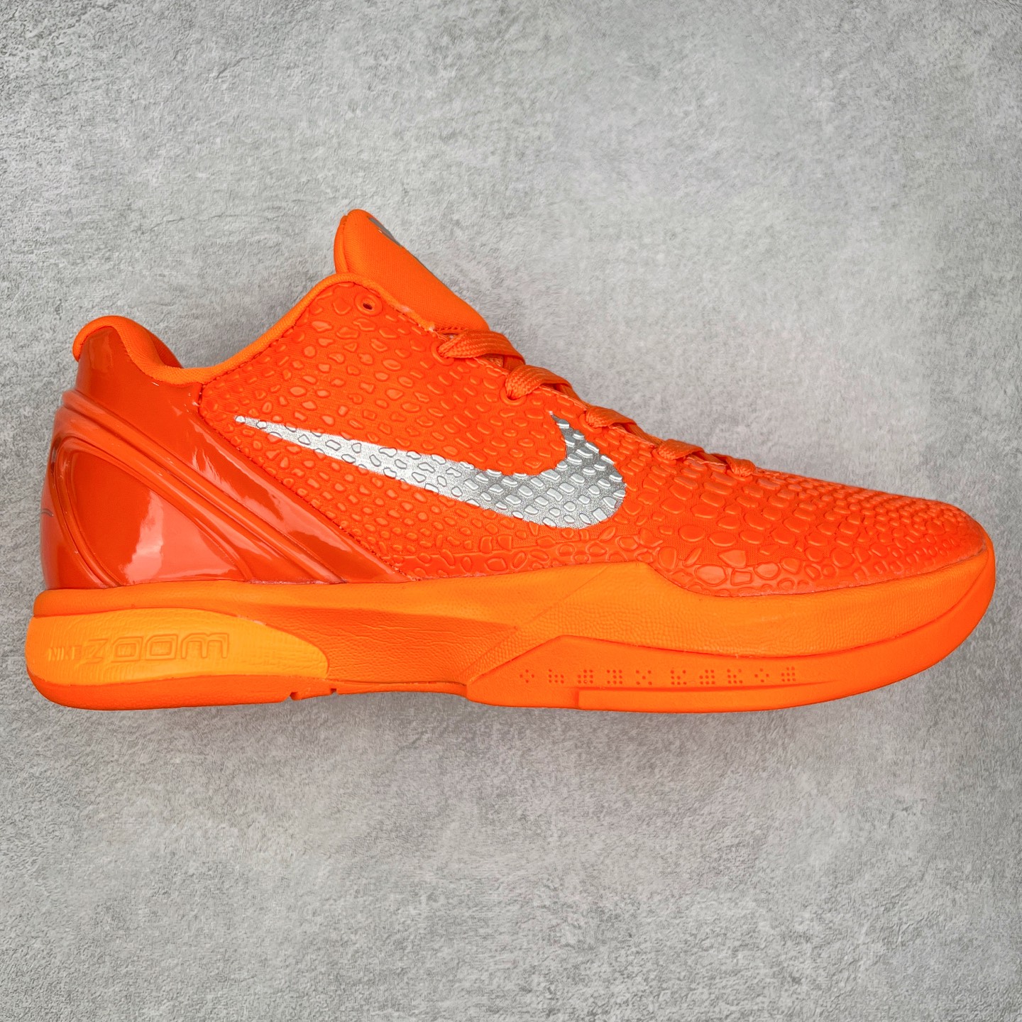 图片[12]-＃福利特价 NK Kobe 6 Protro 科比6代专业实战篮球鞋 采用了复合式的鞋面 内层为透气网面 中层加载Fly wire科技 而外层则用聚氨酯岛状结构塑造出非常逼真的蛇麟纹路 多层的鞋面结构带来了更好的透气性和更有针对性的保护 加入了双层记忆海绵鞋垫 可根据球员脚形自动调节以提高合脚度 使脚感更加柔软舒适 赋予球员非一般的球场舒适感受 实拍调校N版已经零色差零失真 百分百还原实物色彩所见即所得 不存在货不对板色差等低级问题 选购参考实物拍摄 不混卖不参货 只用心做好货严格选品 承诺混一赔十 尺码：36 36.5 37.5 38 38.5 39 40 40.5 41 42 42.5 43 44 44.5 45 46-选品中心