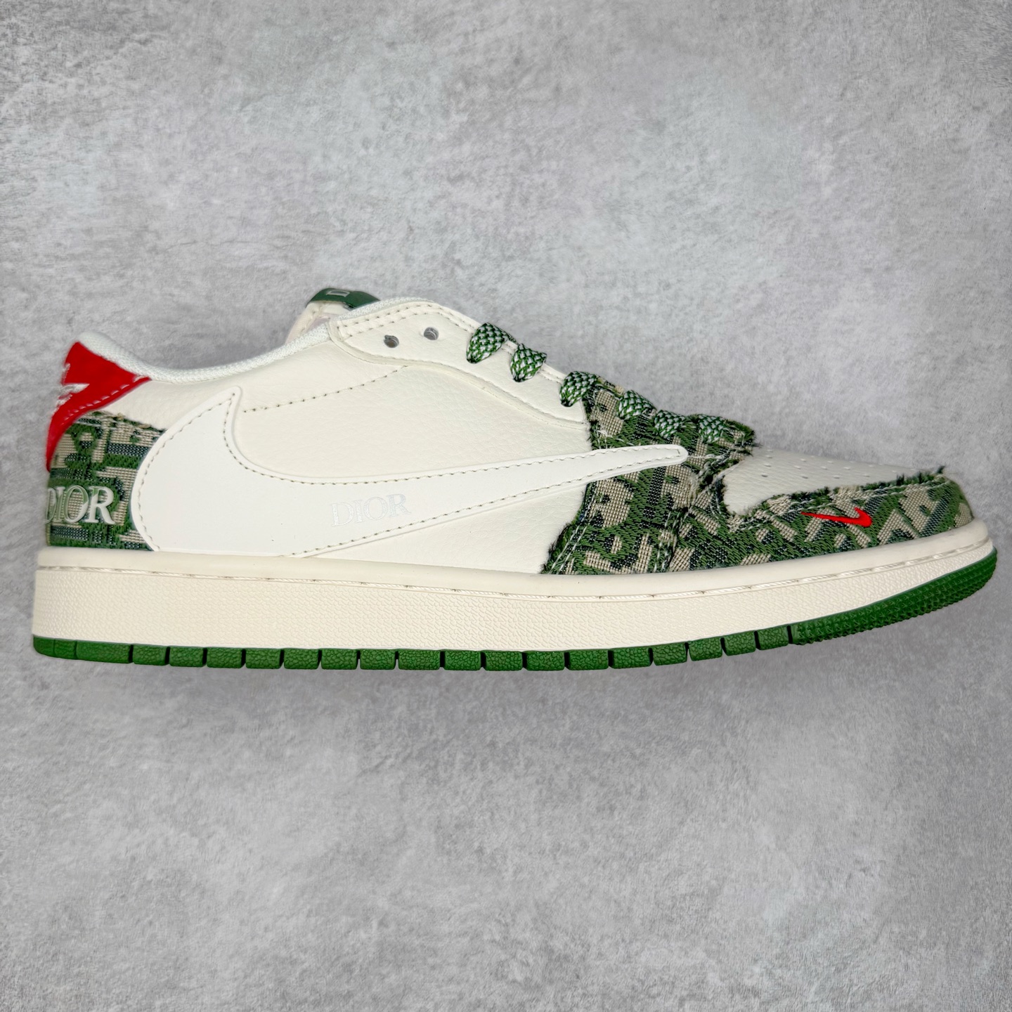 TS x Air Jordan AJ1 Low 倒钩低帮联名定制配色 XY2688-114 原厂内置气垫魔块 A模大底 头层小牛皮 鞋舌AJ原厂专用牛津布+AJ专用反口珍珠布+原厂无杂质高弹内里海棉+特殊封边弹力鞋带 实拍调校N版已经零色差零失真 百分百还原实物色彩所见即所得 不存在货不对板色差等低级问题 选购参考实物拍摄 不混卖不参货 只用心做好货严格选品 承诺混一赔十 尺码：36 36.5 37.5 38 38.5 39 40 40.5 41 42 42.5 43 44 44.5 45-选品中心