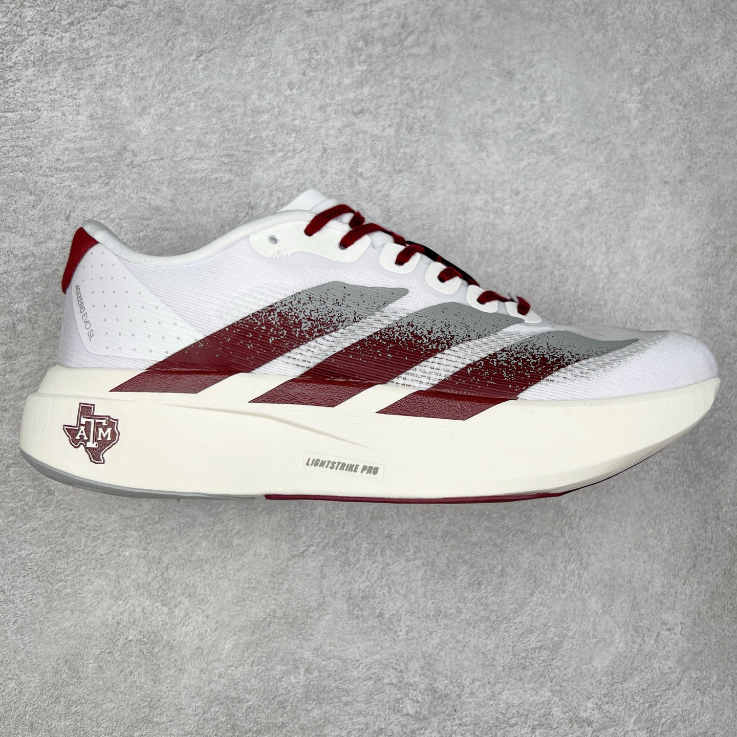 AD Adizero EVO SL 马拉松竞速专业跑鞋 JQ4566 CELERMESH针织网面非常轻薄 纤维间的缝隙很大 可以保证跑步时的透气、排汗效果 鞋舌直接与两侧的内衬和鞋底连接在一起 在跑步过程中不会被鞋舌的左右移动所困扰 在标准鞋带孔的基础上再拓宽一组鞋带孔 适合不同脚型的需求 突破性 EnergyRods 技术，有助于跑者实现更好的成绩 中底独特的LIGHTSTRIKE PRO泡棉材质 微弹感觉在跑步过程中给予了良好的支撑体验 对于顶级精英和高水平进阶跑者来说 ADIOS PRO是一双值得信赖的竞速比赛用鞋 尺码：36 36.5 37.5 38 38.5 39 40 40.5 41 42 42.5 43 44 44.5 45-选品中心