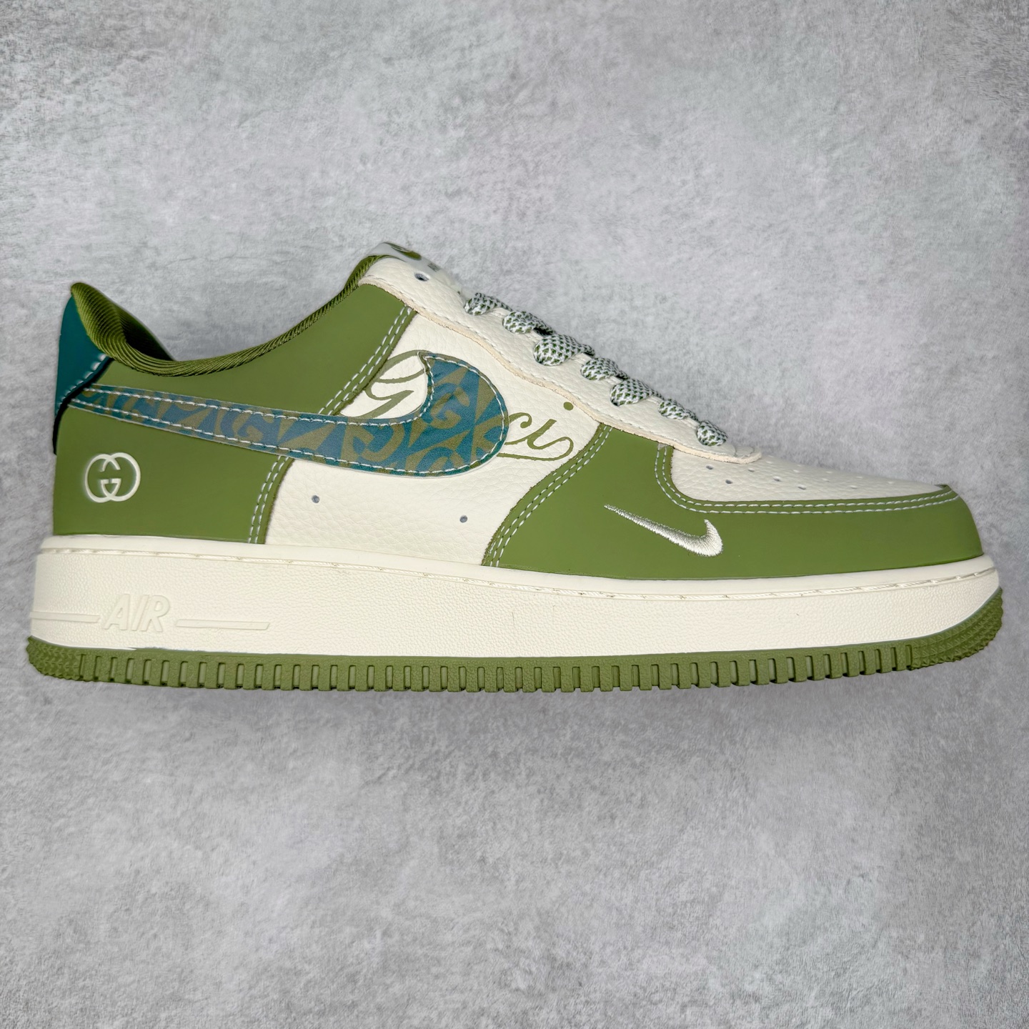 NK Air Force 1´07 Low 空军一号低帮百搭休闲运动板鞋 KK1988-094 柔软、弹性十足的缓震性能和出色的中底设计 横跨复古与现代的外型结合 造就出风靡全球 三十多年的Force 1 直到今天还深受青睐 实拍调校N版已经零色差零失真 百分百还原实物色彩所见即所得 不存在货不对板色差等低级问题 选购参考实物拍摄 不混卖不参货 只用心做好货严格选品 承诺混一赔十 尺码：36 36.5 37.5 38 38.5 39 40 40.5 41 42 42.5 43 44 44.5 45-选品中心