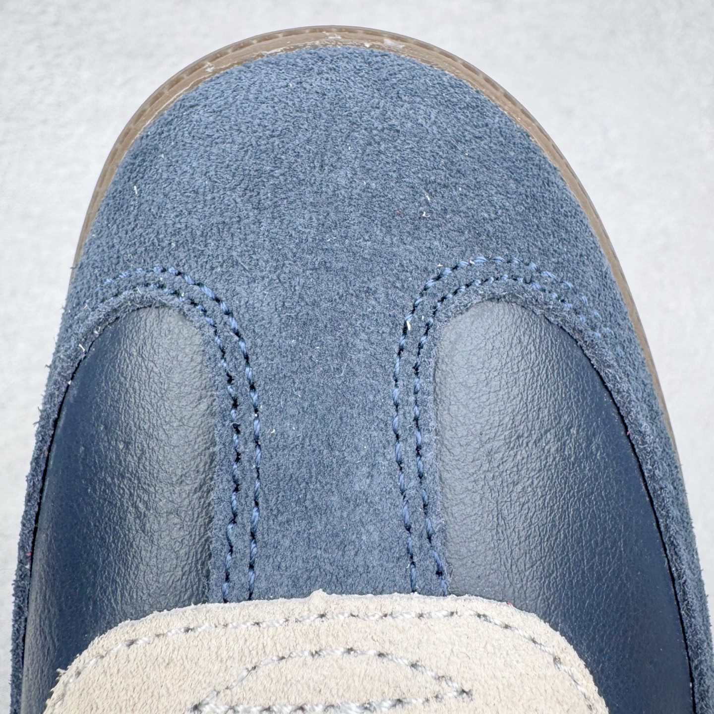 图片[14]-＃纯原 AD Original Samba OG 复古经典轻便板鞋 JI3217 市场最高版本 正确烫金高频细节 原装纳米超迁+原装头层皮料 独家私模橡胶大底 原盒原配 这款桑巴鞋展示了高质量的工艺 带有装饰的超锁缝制和无缝的手感 柔软、柔软的皮革造型和标志性的3条纹完成了精致的外观 正规合身鞋带 鞋面上有绒面鞋垫 橡胶鞋底 享受正畸套筒软感 自50年代首次亮相以来就一直在赢得粉丝的青睐 尺码：36 36.5 37.5 38 38.5 39 40 40.5 41 42 42.5 43 44 44.5 45-选品中心