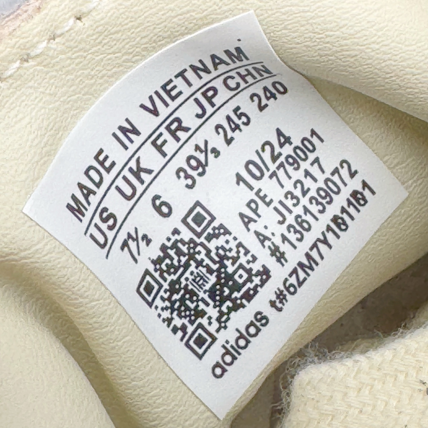 图片[12]-＃纯原 AD Original Samba OG 复古经典轻便板鞋 JI3217 市场最高版本 正确烫金高频细节 原装纳米超迁+原装头层皮料 独家私模橡胶大底 原盒原配 这款桑巴鞋展示了高质量的工艺 带有装饰的超锁缝制和无缝的手感 柔软、柔软的皮革造型和标志性的3条纹完成了精致的外观 正规合身鞋带 鞋面上有绒面鞋垫 橡胶鞋底 享受正畸套筒软感 自50年代首次亮相以来就一直在赢得粉丝的青睐 尺码：36 36.5 37.5 38 38.5 39 40 40.5 41 42 42.5 43 44 44.5 45-选品中心