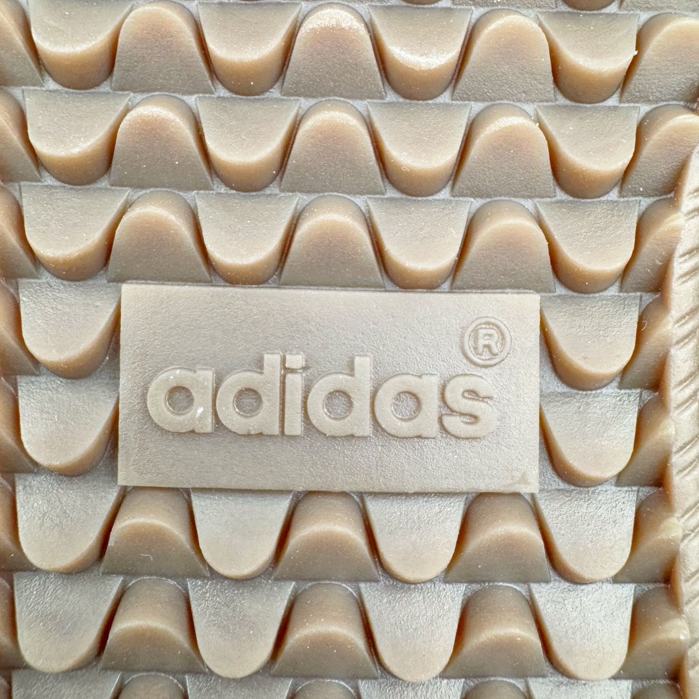 图片[19]-＃纯原 AD Original Samba OG 复古经典轻便板鞋 JI3217 市场最高版本 正确烫金高频细节 原装纳米超迁+原装头层皮料 独家私模橡胶大底 原盒原配 这款桑巴鞋展示了高质量的工艺 带有装饰的超锁缝制和无缝的手感 柔软、柔软的皮革造型和标志性的3条纹完成了精致的外观 正规合身鞋带 鞋面上有绒面鞋垫 橡胶鞋底 享受正畸套筒软感 自50年代首次亮相以来就一直在赢得粉丝的青睐 尺码：36 36.5 37.5 38 38.5 39 40 40.5 41 42 42.5 43 44 44.5 45-选品中心