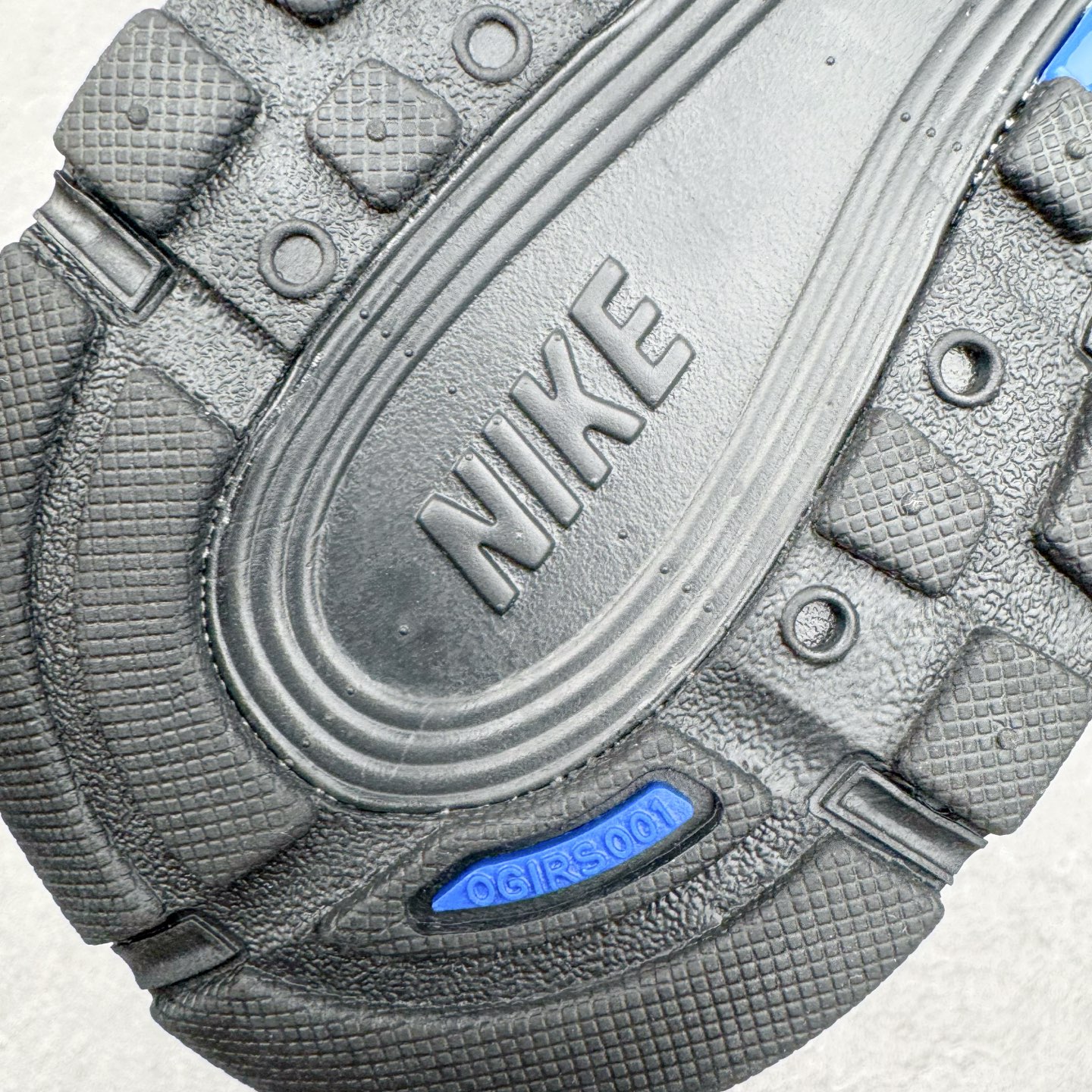 图片[21]-＃CS纯原 NK P-6000 系列低帮复古老爹风休闲运动舒适慢跑鞋 IF6199-002 购入原鞋原装纸板楦头开发 独家私模四层组合大底 市场唯一正确版本 良心定价 新配色陆续出货 进口三文治网面 融合 Pegasus 过往运动鞋设计 助力 21 世纪早期跑步运动跃升时尚新高度 采用透气网眼布、运动风格线条和耐穿覆面 兼具吸睛外观和舒适感受 中底泡绵以田径赛道为灵感 打造厚实设计 缔造出众缓震性能 尺码：36 36.5 37.5 38 38.5 39 40 40.5 41 42 42.5 43 44 44.5 45-选品中心