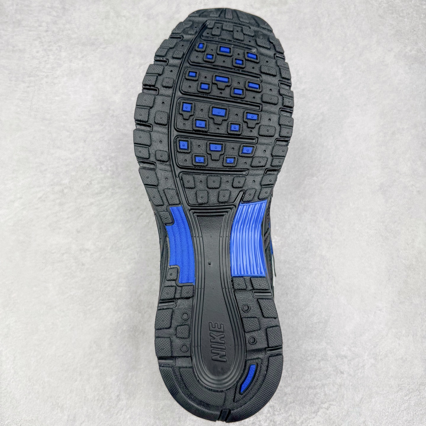 图片[9]-＃CS纯原 NK P-6000 系列低帮复古老爹风休闲运动舒适慢跑鞋 IF6199-002 购入原鞋原装纸板楦头开发 独家私模四层组合大底 市场唯一正确版本 良心定价 新配色陆续出货 进口三文治网面 融合 Pegasus 过往运动鞋设计 助力 21 世纪早期跑步运动跃升时尚新高度 采用透气网眼布、运动风格线条和耐穿覆面 兼具吸睛外观和舒适感受 中底泡绵以田径赛道为灵感 打造厚实设计 缔造出众缓震性能 尺码：36 36.5 37.5 38 38.5 39 40 40.5 41 42 42.5 43 44 44.5 45-选品中心