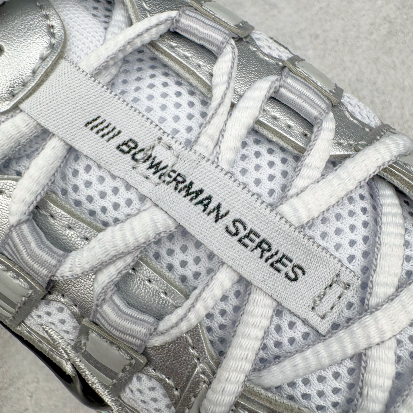 图片[15]-＃CS纯原 NK P-6000 系列低帮复古老爹风休闲运动舒适慢跑鞋 CD6404-105 购入原鞋原装纸板楦头开发 独家私模四层组合大底 市场唯一正确版本 良心定价 新配色陆续出货 进口三文治网面 融合 Pegasus 过往运动鞋设计 助力 21 世纪早期跑步运动跃升时尚新高度 采用透气网眼布、运动风格线条和耐穿覆面 兼具吸睛外观和舒适感受 中底泡绵以田径赛道为灵感 打造厚实设计 缔造出众缓震性能 尺码：36 36.5 37.5 38 38.5 39 40 40.5 41 42 42.5 43 44 44.5 45-选品中心