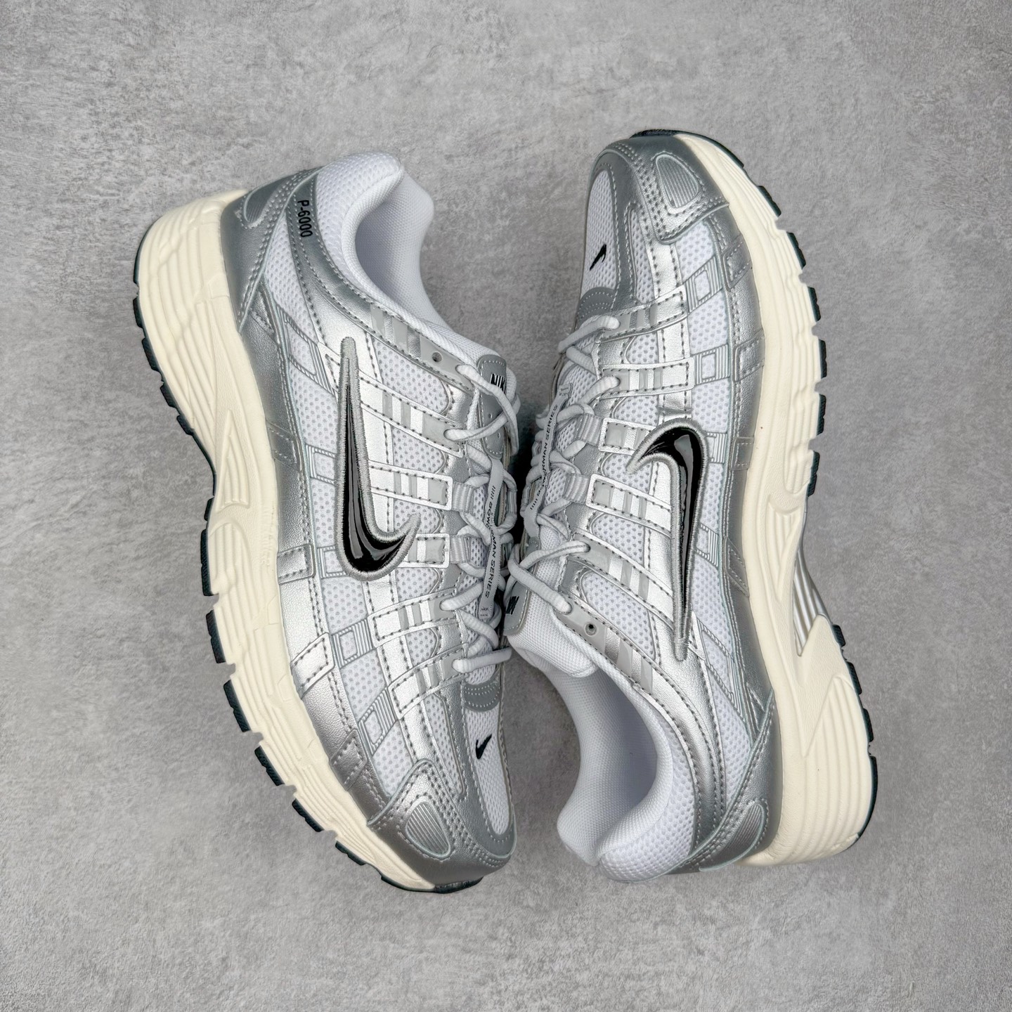 图片[3]-＃CS纯原 NK P-6000 系列低帮复古老爹风休闲运动舒适慢跑鞋 CD6404-105 购入原鞋原装纸板楦头开发 独家私模四层组合大底 市场唯一正确版本 良心定价 新配色陆续出货 进口三文治网面 融合 Pegasus 过往运动鞋设计 助力 21 世纪早期跑步运动跃升时尚新高度 采用透气网眼布、运动风格线条和耐穿覆面 兼具吸睛外观和舒适感受 中底泡绵以田径赛道为灵感 打造厚实设计 缔造出众缓震性能 尺码：36 36.5 37.5 38 38.5 39 40 40.5 41 42 42.5 43 44 44.5 45-选品中心