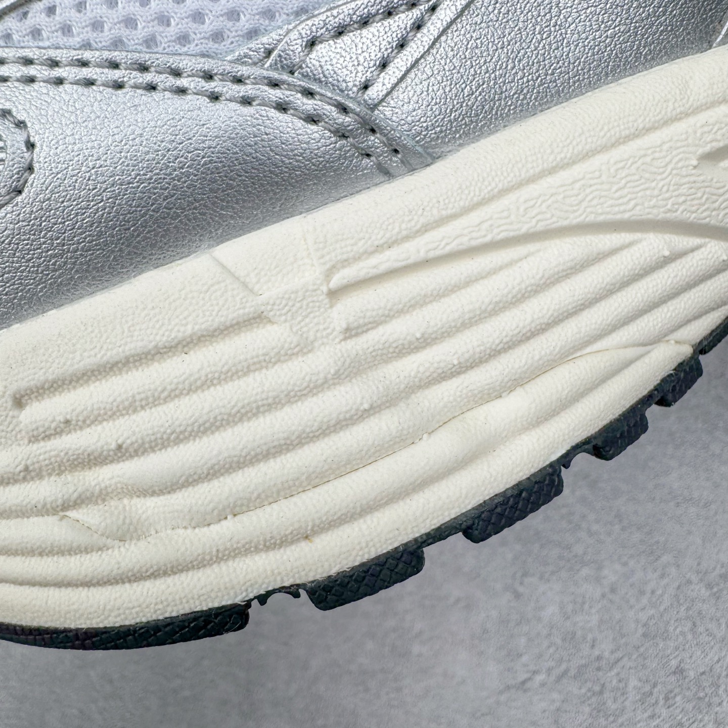 图片[19]-＃CS纯原 NK P-6000 系列低帮复古老爹风休闲运动舒适慢跑鞋 CD6404-105 购入原鞋原装纸板楦头开发 独家私模四层组合大底 市场唯一正确版本 良心定价 新配色陆续出货 进口三文治网面 融合 Pegasus 过往运动鞋设计 助力 21 世纪早期跑步运动跃升时尚新高度 采用透气网眼布、运动风格线条和耐穿覆面 兼具吸睛外观和舒适感受 中底泡绵以田径赛道为灵感 打造厚实设计 缔造出众缓震性能 尺码：36 36.5 37.5 38 38.5 39 40 40.5 41 42 42.5 43 44 44.5 45-选品中心