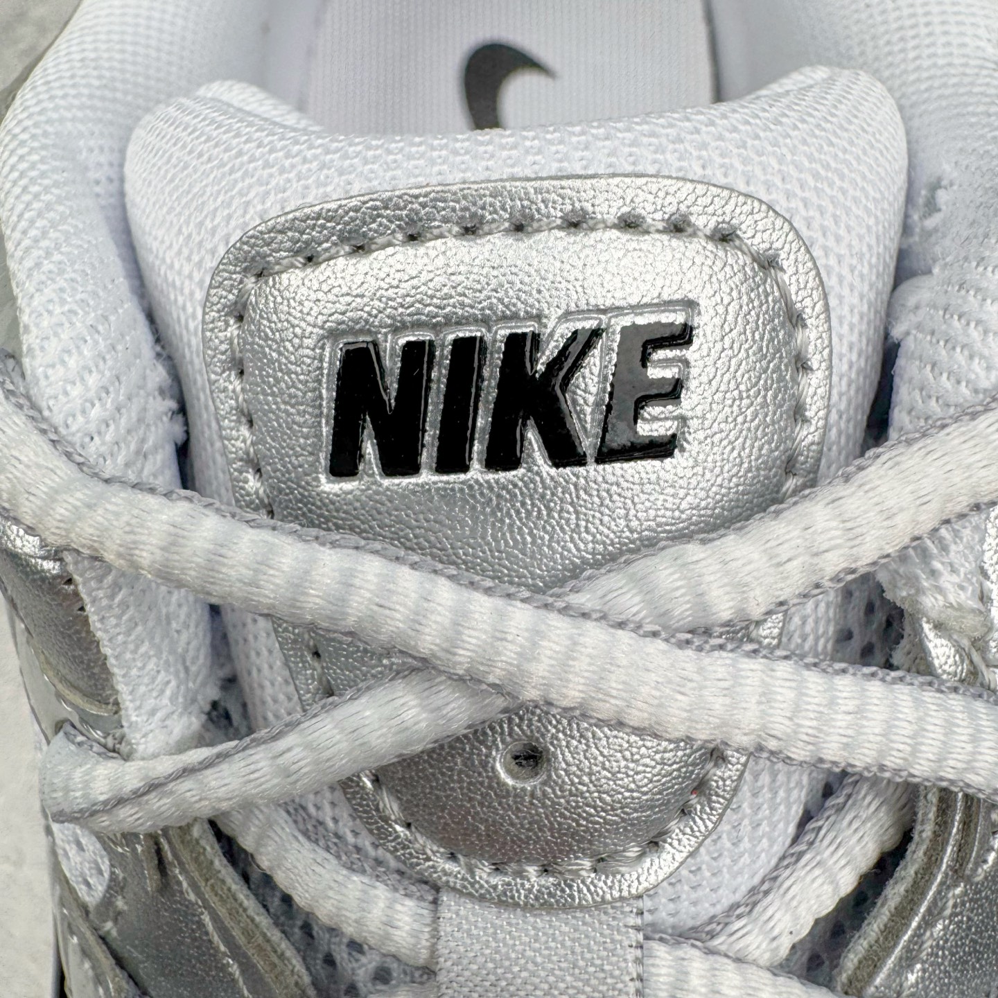 图片[14]-＃CS纯原 NK P-6000 系列低帮复古老爹风休闲运动舒适慢跑鞋 CD6404-105 购入原鞋原装纸板楦头开发 独家私模四层组合大底 市场唯一正确版本 良心定价 新配色陆续出货 进口三文治网面 融合 Pegasus 过往运动鞋设计 助力 21 世纪早期跑步运动跃升时尚新高度 采用透气网眼布、运动风格线条和耐穿覆面 兼具吸睛外观和舒适感受 中底泡绵以田径赛道为灵感 打造厚实设计 缔造出众缓震性能 尺码：36 36.5 37.5 38 38.5 39 40 40.5 41 42 42.5 43 44 44.5 45-选品中心