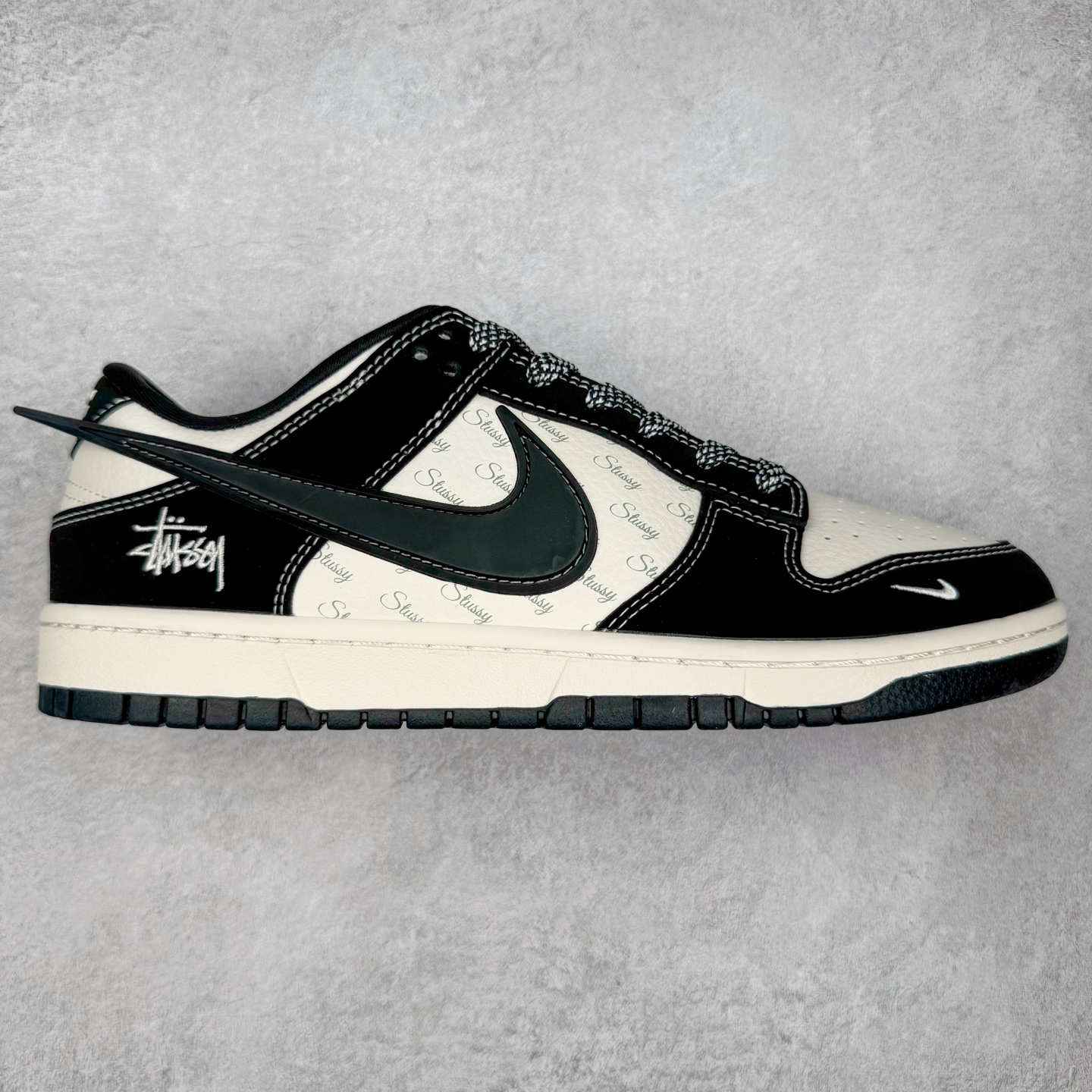 NK Dunk Low 定制配色 XX2025-358 大厂出品 极力推荐 原装头层材料 独家版型蒸餾加工帶來的是更好的视觉和脚感体验大厂纯原品质出货 清洁度 电绣工艺 皮料切割干净无任何毛边 细节完美 实拍调校N版已经零色差零失真 百分百还原实物色彩所见即所得 不存在货不对板色差等低级问题 选购参考实物拍摄 不混卖不参货 只用心做好货严格选品 承诺混一赔十 尺码：36 36.5 37.5 38 38.5 39 40 40.5 41 42 42.5 43 44 44.5 45-选品中心