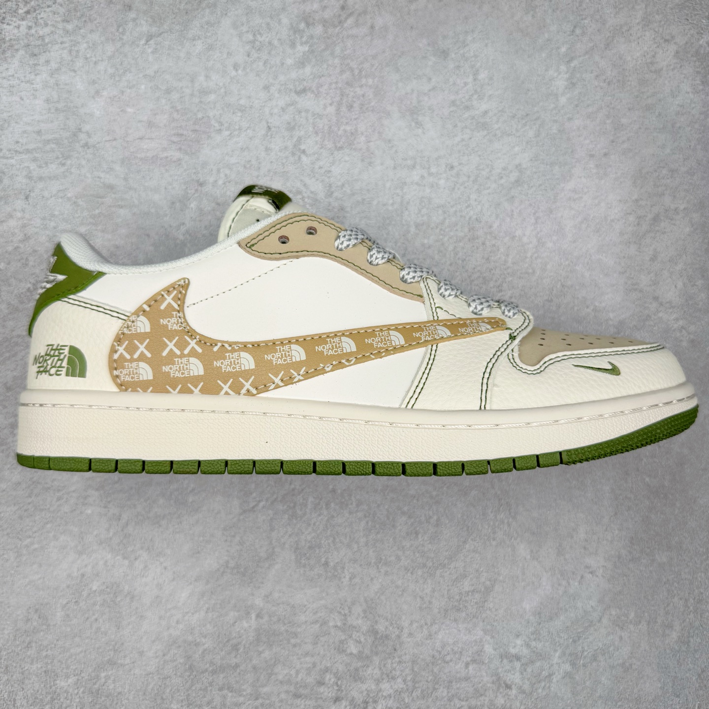 TS x Air Jordan AJ1 Low 倒钩低帮联名定制配色 QW5088-204 原厂内置气垫魔块 A模大底 头层小牛皮 鞋舌AJ原厂专用牛津布+AJ专用反口珍珠布+原厂无杂质高弹内里海棉+特殊封边弹力鞋带 实拍调校N版已经零色差零失真 百分百还原实物色彩所见即所得 不存在货不对板色差等低级问题 选购参考实物拍摄 不混卖不参货 只用心做好货严格选品 承诺混一赔十 尺码：36 36.5 37.5 38 38.5 39 40 40.5 41 42 42.5 43 44 44.5 45-选品中心