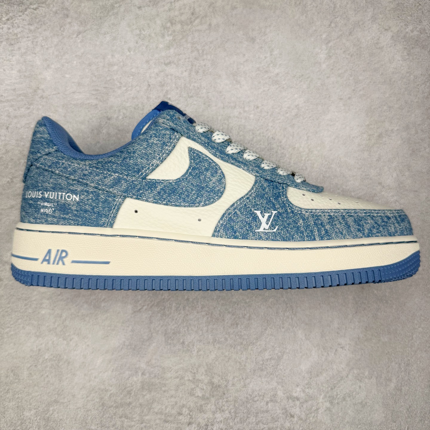 NK Air Force 1´07 Low 空军一号低帮百搭休闲运动板鞋 LW9279-021 柔软、弹性十足的缓震性能和出色的中底设计 横跨复古与现代的外型结合 造就出风靡全球 三十多年的Force 1 直到今天还深受青睐 实拍调校N版已经零色差零失真 百分百还原实物色彩所见即所得 不存在货不对板色差等低级问题 选购参考实物拍摄 不混卖不参货 只用心做好货严格选品 承诺混一赔十 尺码：36 36.5 37.5 38 38.5 39 40 40.5 41 42 42.5 43 44 44.5 45-选品中心