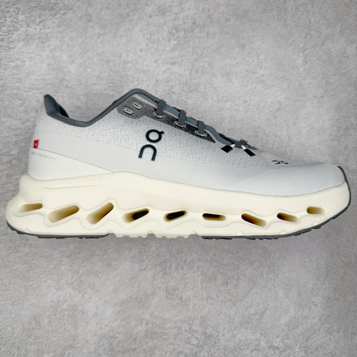 On Cloudtilt 昂跑减震生活休闲鞋 此运动品牌 开创于2010年 缓震着陆、强效回弹、轻柔质感的设计构思始终是ON研制关键 与此同时基于“为全球提供革新性的跑步感受”信念 陆续推出了多款跑鞋及其以专业运动人体跑步工程学为设计关键的功能性跑步服饰设备 让跑者不费力气地畅快畅跑 尺码：36 36.5 37.5 38 38.5 39 40 40.5 41 42 42.5 43 44 44.5 45-选品中心