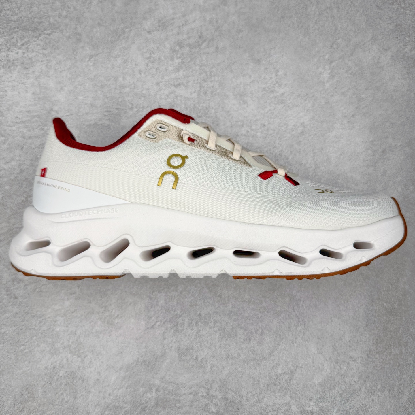 On Cloudtilt 昂跑减震生活休闲鞋 此运动品牌 开创于2010年 缓震着陆、强效回弹、轻柔质感的设计构思始终是ON研制关键 与此同时基于“为全球提供革新性的跑步感受”信念 陆续推出了多款跑鞋及其以专业运动人体跑步工程学为设计关键的功能性跑步服饰设备 让跑者不费力气地畅快畅跑 尺码：36 36.5 37.5 38 38.5 39 40 40.5 41 42 42.5 43 44 44.5 45-选品中心