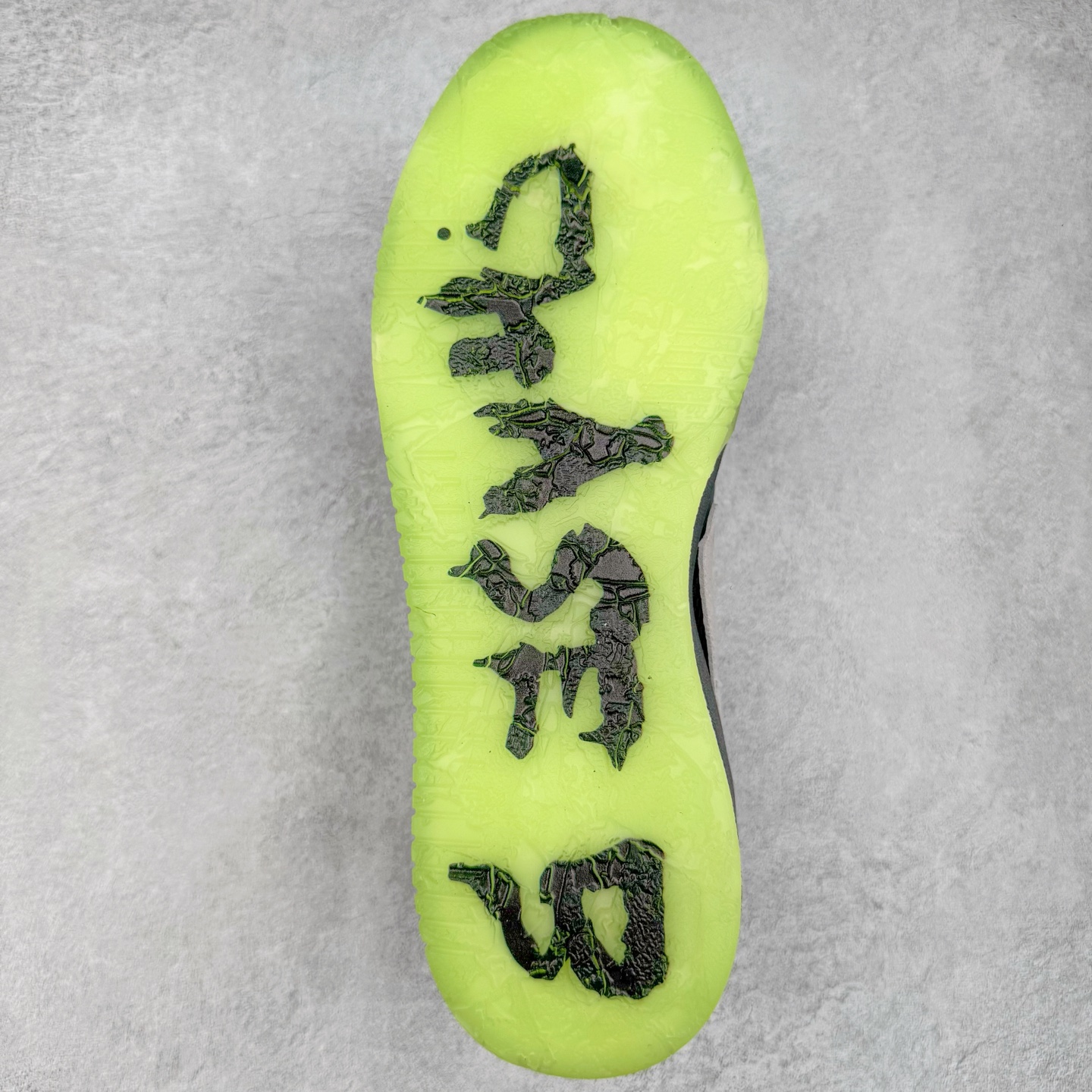 图片[9]-＃S2纯原 Travis Scott x Jordan AJ Cut The Check TS倒钩联名魔术贴篮球鞋 IH7971-001 注意原盒盒子损坏扣15 配套布袋报货需备注加30 原厂全套原楦原纸板冲刀磨具开发 原厂皮料加持 原厂港宝加持定型后跟R度完美 同源原厂电绣 鬼脸飞翼针数密度立体效果一致 百分百一致原鞋 原厂拉帮工艺 针距密度一致 后跟弧度收口自然不对折 极致一眼正品既视感 进口玻璃冲刀皮料裁剪零毛边 全鞋电脑针车工艺 品控清洁度最高QC检验标准 免检产品 原厂订购鞋盒、布袋、鞋标、防尘纸、鞋撑、鞋带 追求极致的原厂味道 配色方面采用白色为基础 搭配棕色框架呈现 完美还原了初代倒钩的配色设计 细节方面 标志性的反钩Swoosh采用米色点缀 鞋面还带有特殊的魔术贴细节 此外在鞋舌、后跟部分均带有Cactus Jack厂牌Logo 彰显鞋款特殊身份 尺码：36 36.5 37.5 38 38.5 39 40 40.5 41 42 42.5 43 44 44.5 45 46 47.5 48.5-选品中心