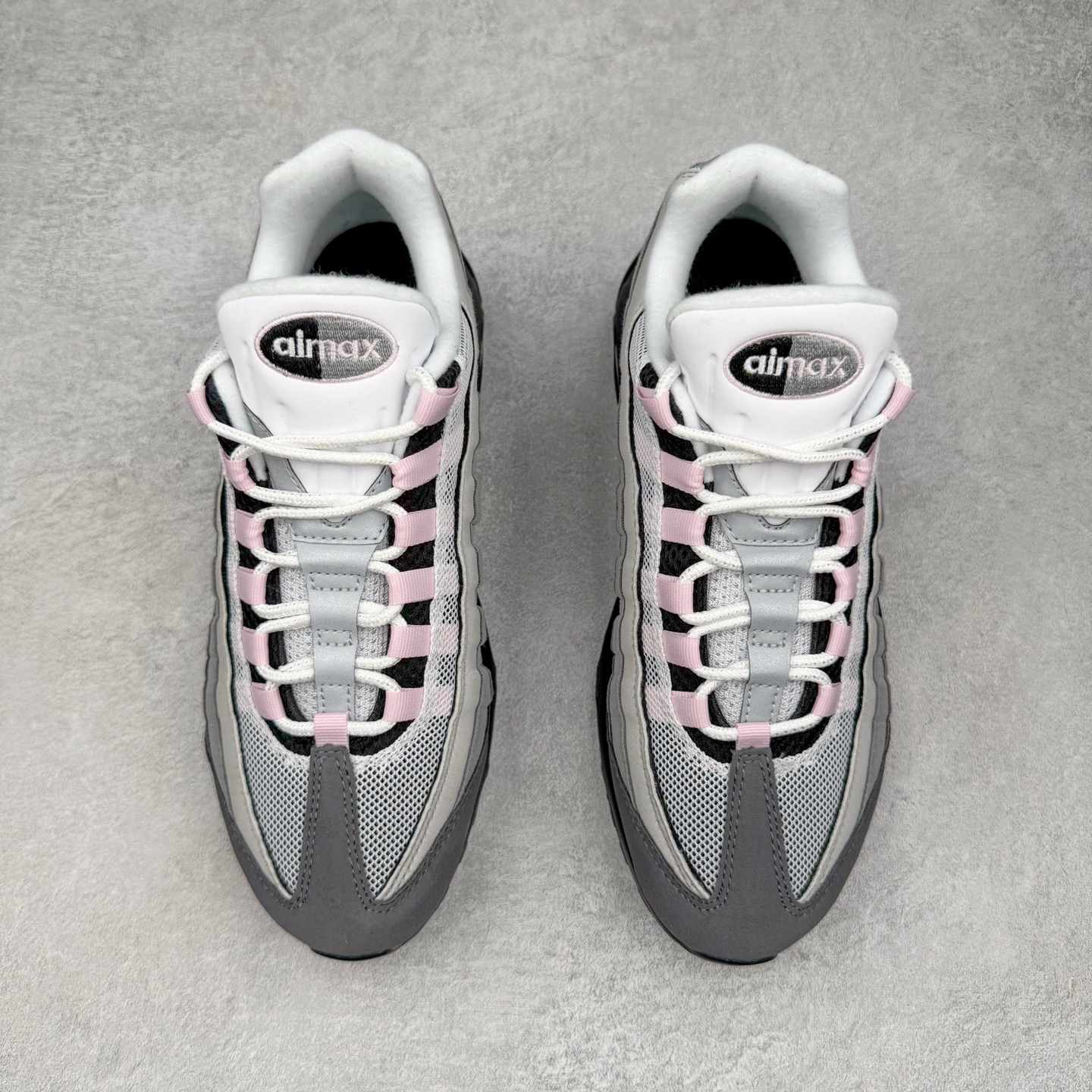 图片[2]-＃GX纯原 NK Air Max 95 复古减震气垫跑鞋 黑灰粉 CJ0588-001 经典重温 外单专供大厂出品 品质稳定 一百余色 终端操作 鞋款设计灵感源于人体构造 中底设计基于人体的脊柱构造 是整体设计的核心 尼龙孔眼代表了肋骨 而分层式面板和网眼象征着肌肉纤维和肉体组织 Air Max 95采用了两个独立的吹塑成型的Air-Sole单元 并首次在前掌使用可视化气垫设计 Swoosh logo夜当作一个 点符号放在了鞋子的后帮位置 20年的发展让 AIR MAX 95有了不同的故事 20年后再度面向世人的时候 焕然一新的面貌 让人有了另外一种清新脱俗的感觉 尺码：40 40.5 41 42 42.5 43 44 44.5 45 45.5 46 47.5 48.5-选品中心