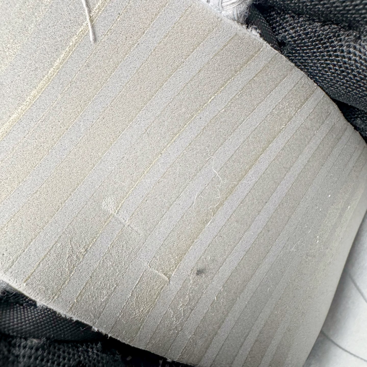 图片[11]-＃YC纯原 NK Dunk Low 弑影灵契 DD1391-100 以纯粹之「白」破晓，以深邃之「黑」塑形，渲染流动「灰」墨，星屑泼洒，晕染复古灰阶；泼墨斑驳，诉说时光印记。标志性 Swoosh 如魅影划破沉寂，独特泼墨工艺赋予每双鞋独一无二的纹路肌理。弑影而出，踏破常规；不止是球鞋，是黑白灰间游走的艺术灵契。定制系列天花板 无原鞋不开发 全系列得物原鞋一比一校对开发 配色持续更新中 终端对接 优势输出 全套原厂楦头原纸板数据档案倾力打造 原汁原味莞产 极致还原 圈内最强针车工艺 高端零售指定版 广东原厂配套原盒原标 鞋盒分三个尺码段 原厂冲刀 超高清洁度 全鞋零毛边皮料切割 采用原厂百宏鞋带以及原厂百宏织唛舌标 内标可供原厂几率过验 进口原装条纹中底布 四线拉帮白色点胶 原厂拉帮手法遵循公司 原厂电绣 极致还原 尺码：36 36.5 37.5 38 38.5 39 40 40.5 41 42 42.5 43 44 44.5 45 46-选品中心