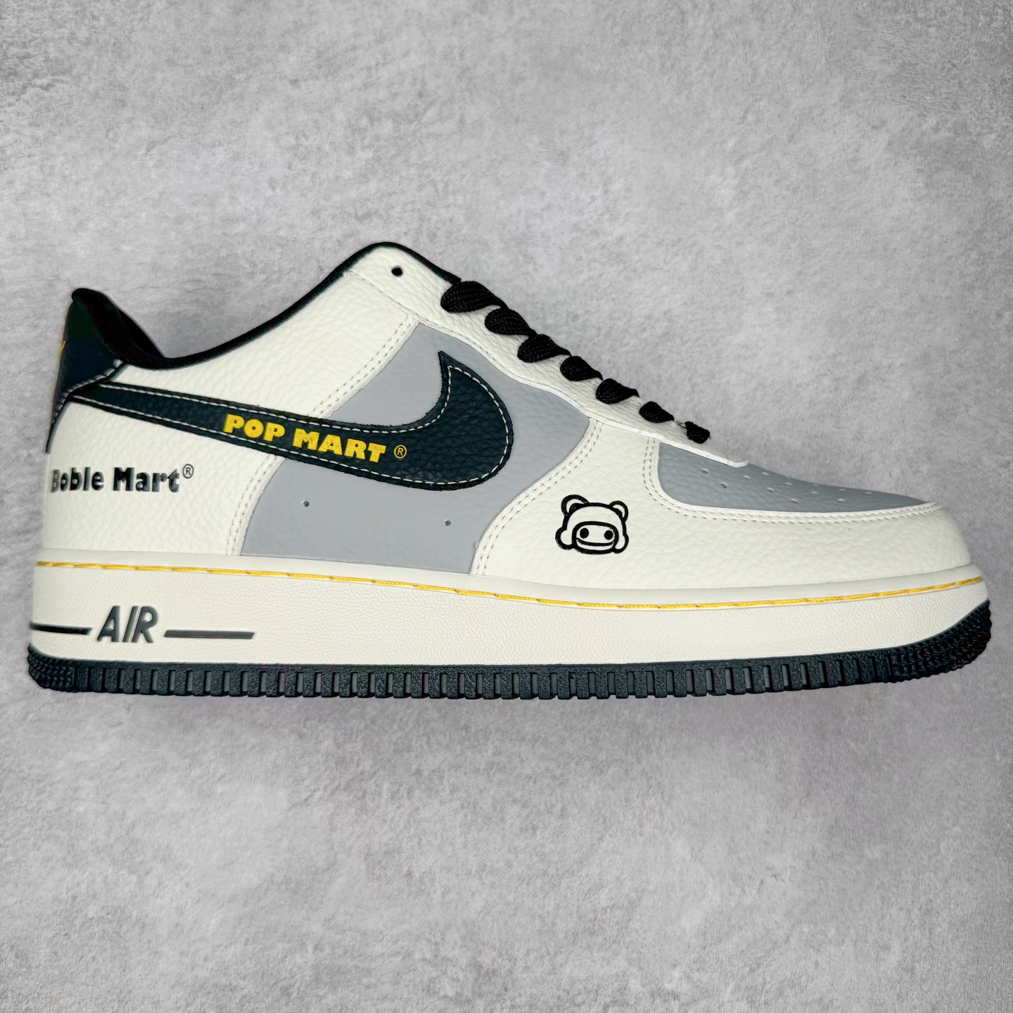 NK Air Force 1´07 Low 空军一号低帮百搭休闲运动板鞋 SC0601-564 柔软、弹性十足的缓震性能和出色的中底设计 横跨复古与现代的外型结合 造就出风靡全球 三十多年的Force 1 直到今天还深受青睐 实拍调校N版已经零色差零失真 百分百还原实物色彩所见即所得 不存在货不对板色差等低级问题 选购参考实物拍摄 不混卖不参货 只用心做好货严格选品 承诺混一赔十 尺码：36 36.5 37.5 38 38.5 39 40 40.5 41 42 42.5 43 44 44.5 45-选品中心