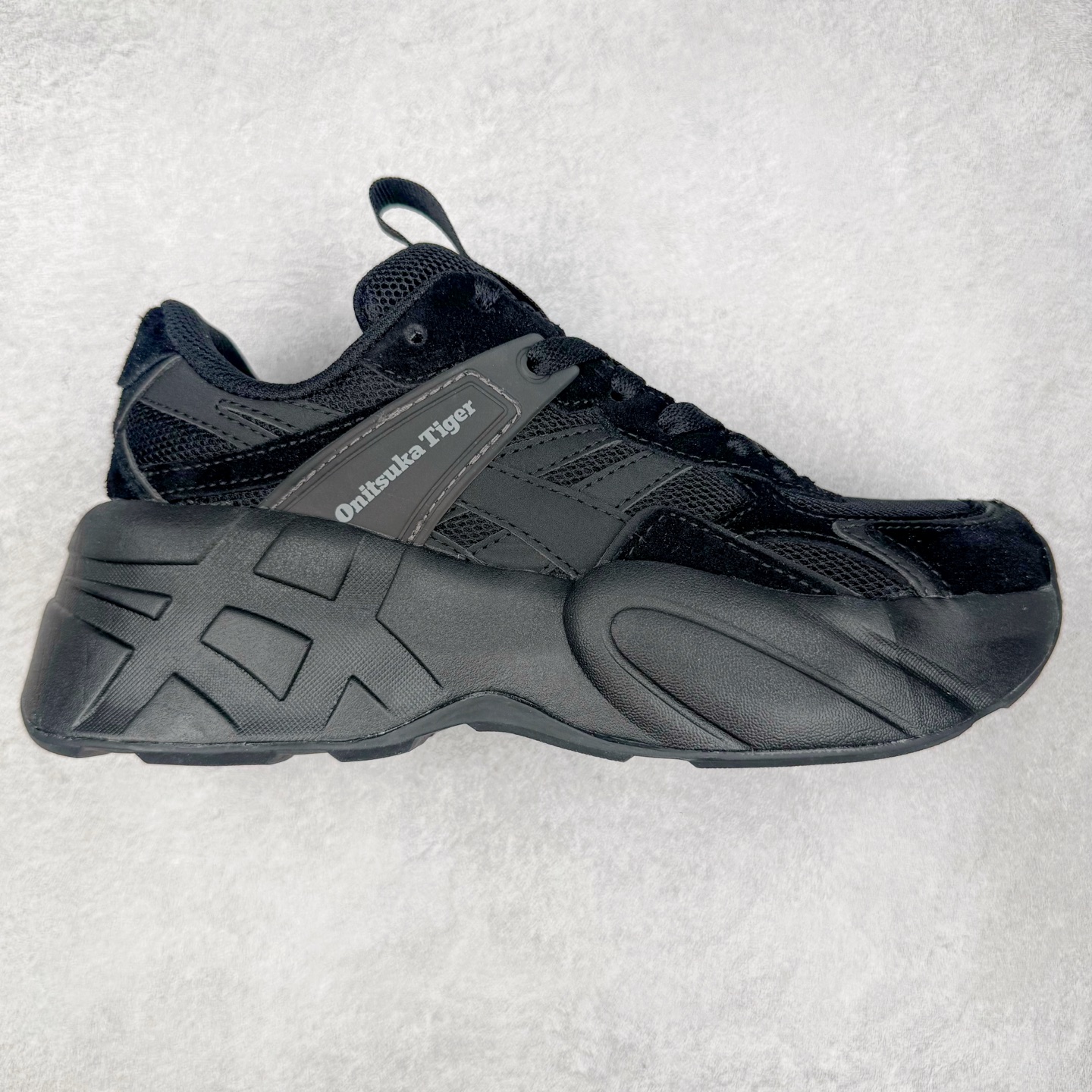 图片[4]-Onitsuka Tiger SP-1 鬼塚虎织物牛剖层革合成革厚底百搭减震耐磨低帮生活休闲鞋 鬼塚虎从运动中汲取灵感，并致力于打造融合舒适感受与创新设计的时尚品牌。品牌的设计风格既体现了对传统的致敬，同时也表达了对精致风格和现代创意的推崇。我们提供独具个性的全系列产品，打造从头到脚的整体穿搭。每件产品皆以精湛工艺匠心打造，细节考究，品质出众。尺码：36 37 37.5 38 39 39.5 40.5 41.5 42 42.5 43.5 44 45-选品中心