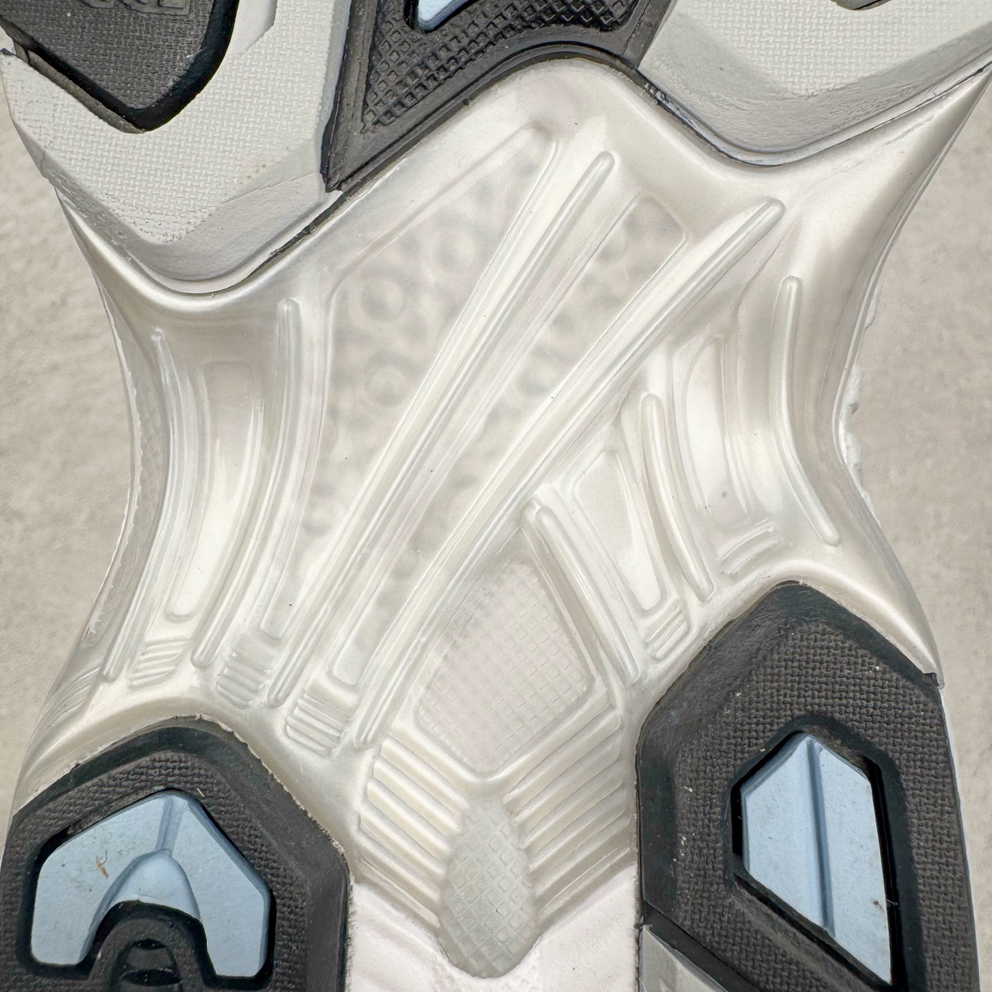 图片[21]-＃ZC总裁 Asics Gel-Kayano K14 亚瑟士系列复古舒适织物合成革减震防滑耐磨低帮休闲跑步鞋 市场顶级版本 原装纸板楦头开发 独家私模五层组合大底 原厂定制缓震硅胶加持 原盒原配 官方四联吊牌 一比一同步原鞋工艺和用料 鞋面原厂“三明治”多层网布 区别其他同价版本 鞋垫采用原厂OrthoLite欧索莱材质 非普通海玻璃鞋垫 后跟一样采用了GEL缓震胶 整体系列设计非常的科技感 锻炼跑步的同时让你一样时尚百搭 尺码：36 37 37.5 38 39 39.5 40 40.5 41.5 42 42.5 43.5 44 44.5 45 46-选品中心