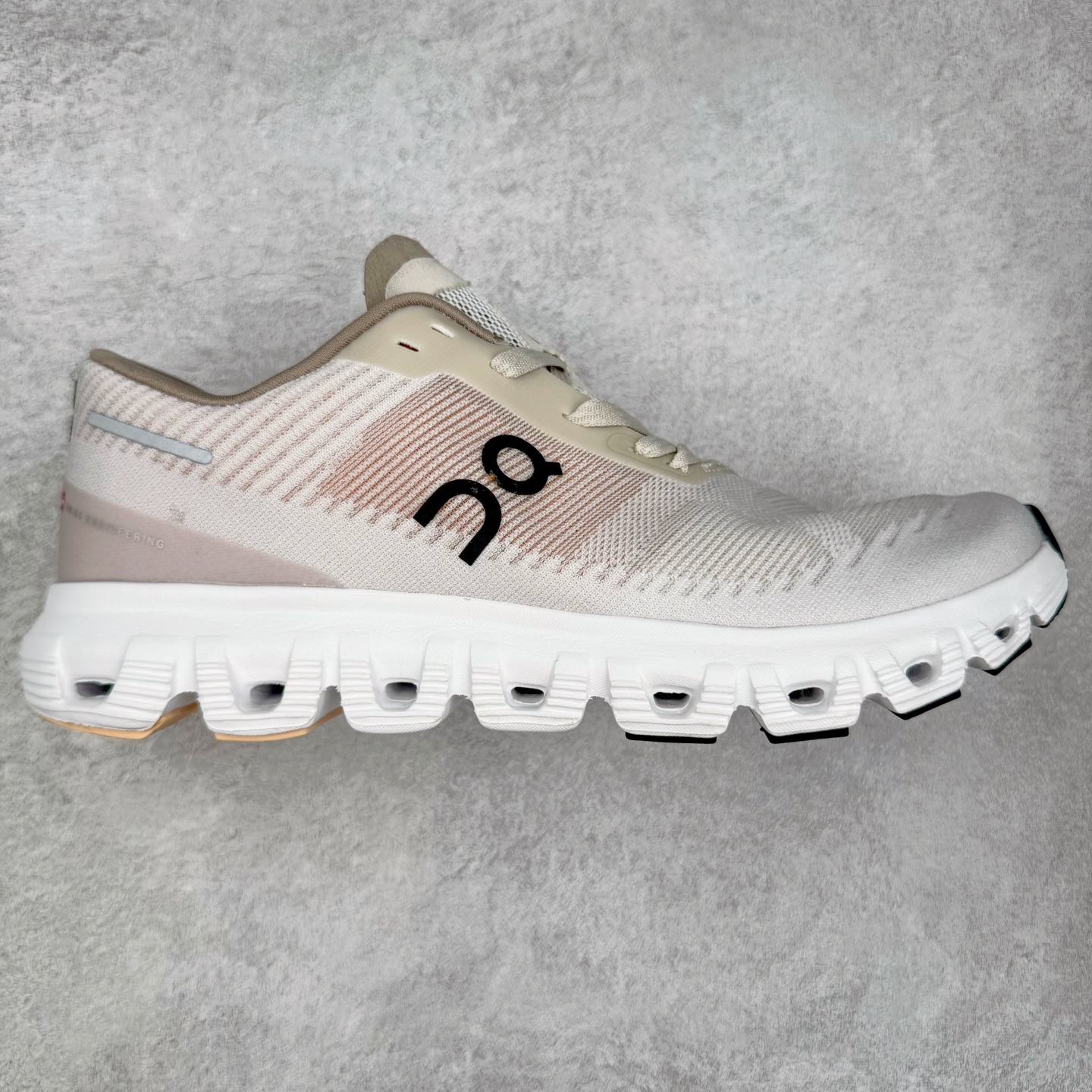 On Cloud 6 Push 昂跑减震生活休闲鞋 此运动品牌 开创于2010年 缓震着陆、强效回弹、轻柔质感的设计构思始终是ON研制关键 与此同时基于“为全球提供革新性的跑步感受”信念 陆续推出了多款跑鞋及其以专业运动人体跑步工程学为设计关键的功能性跑步服饰设备 让跑者不费力气地畅快畅跑 尺码：36 36.5 37.5 38 38.5 39 40 40.5 41 42 42.5 43 44 44.5 45-选品中心