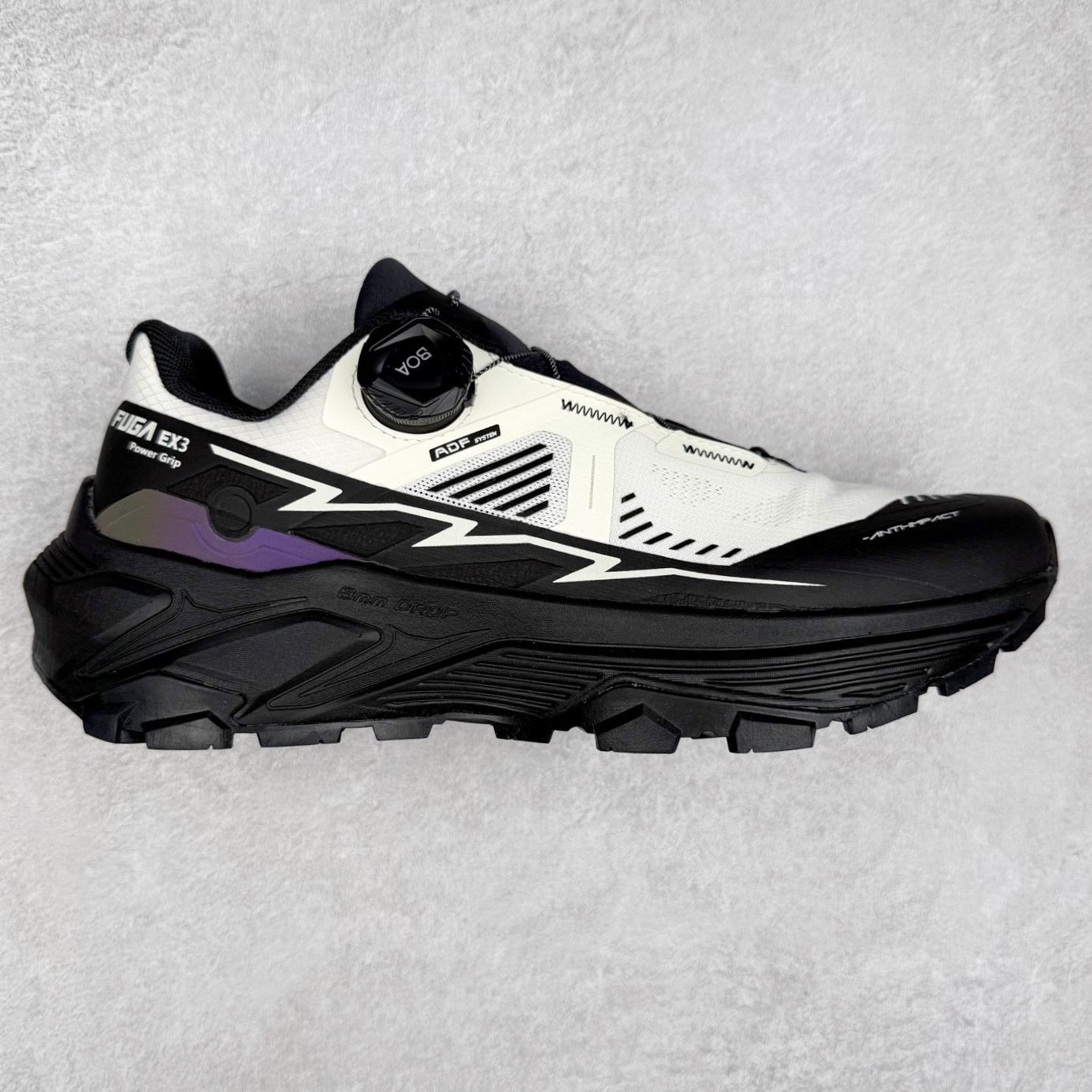 KAILAS FUGA DU BOA 凯乐石 黑山大坡王越野机能跑鞋 这双黑山整体呈现了多样的黑灰银搭配 鞋面主体部分采用网状薄翼材质中底是大坡王最具特色的山形结构 鞋带采用 BOA 旋钮快速穿脱系统 Vibram Megagrip 延续大坡王超强抓地 多重元素组合而成的造型和颜色设计让整双鞋观感丰富而又统一 整双鞋的技术和材料应用使得科技感十足颜色和脚感适合各类场景和场所穿着！ 尺码：36 36.5 37 37.5 38 39 39.5 40 41 41.5 42 42.5 43 44 44.5 45-选品中心