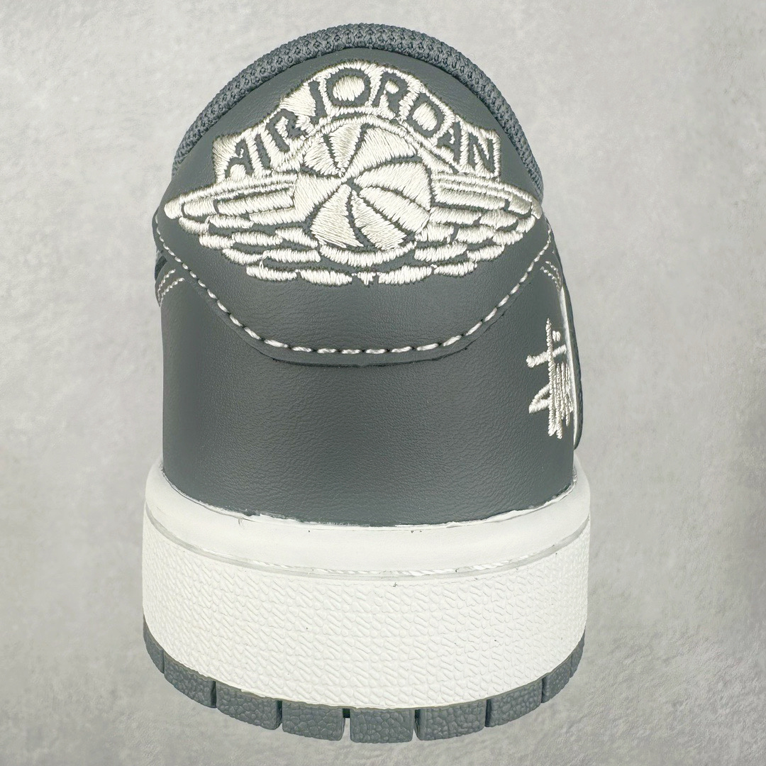 图片[8]-TS x Air Jordan AJ1 Low 倒钩低帮联名定制配色 XZ3398-003 原厂内置气垫魔块 A模大底 头层小牛皮 鞋舌AJ原厂专用牛津布+AJ专用反口珍珠布+原厂无杂质高弹内里海棉+特殊封边弹力鞋带 实拍调校N版已经零色差零失真 百分百还原实物色彩所见即所得 不存在货不对板色差等低级问题 选购参考实物拍摄 不混卖不参货 只用心做好货严格选品 承诺混一赔十 尺码：36 36.5 37.5 38 38.5 39 40 40.5 41 42 42.5 43 44 44.5 45-选品中心