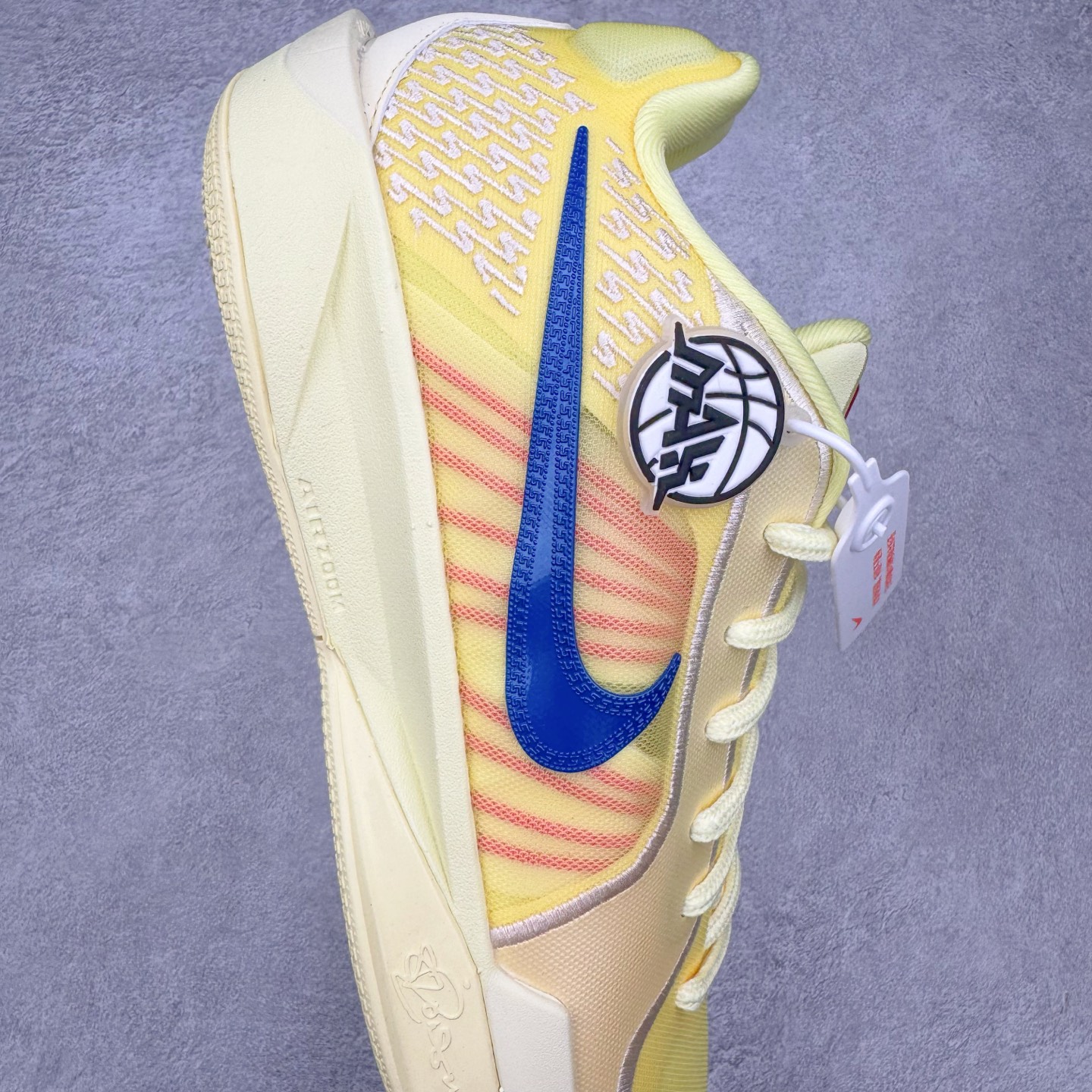 图片[6]-＃Max/灭世 NK Sabrina 2 萨布丽娜二代签名减震防滑低帮篮球鞋 黄色 FZ1517-800 革新登场🌪🔝颠覆革新出货‼️缓震配置独家革新！实战属性直接拉满👊🏻实战天花板上限再度提升！实战亲测-性能体验吊打国产同价位鞋款 ⚫️前掌扇形zoom➕增配中足抗扭片➕增配后掌马蹄ZOOM气垫（正品仅配置前掌扇形zoom） 完美解决 正品抗扭不足问题 ⚫️采用科比5代鞋楦以及龙骨数据打造！前后落差仅6mm！小科5实至名归！ ⚫️鞋身➕鞋头增配高频补强层，提升鞋头以及脚踝支撑性 ⚫️鞋垫采用高弹缓震垫材质-磨合一场直接贴合脚型☑️ ⚫️外底加厚2mm，升级止滑配方，磨合一次，抓地原地起飞 后卫旗舰有且只在灭世纯原（支持市场任意货品正面PK） 真材实料，肉眼可见！革新升级绝非空穴来风！灭世纯原内外兼修，用态度诠释最强实战货品👊🏻 尺码：39-46（尺码建议：标准亚洲楦 无需大半码）-选品中心