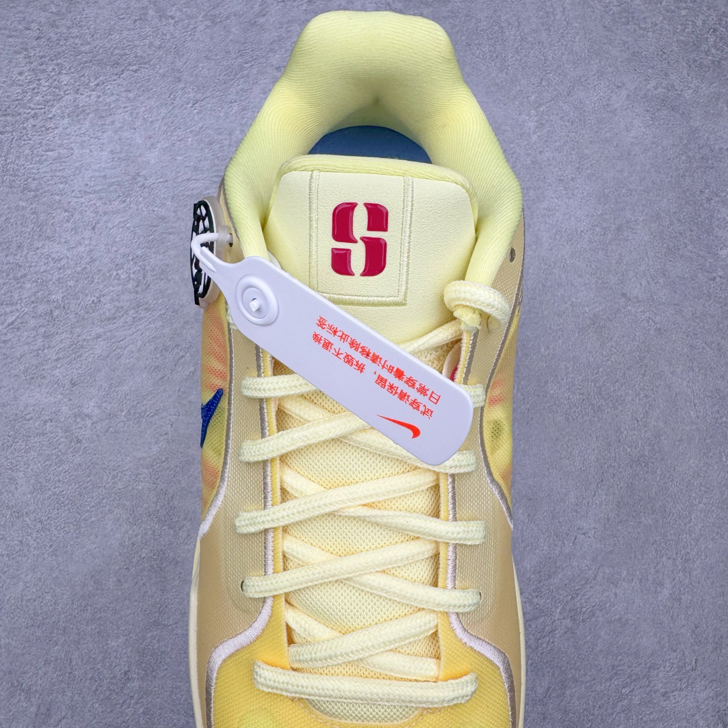 图片[5]-＃Max/灭世 NK Sabrina 2 萨布丽娜二代签名减震防滑低帮篮球鞋 黄色 FZ1517-800 革新登场🌪🔝颠覆革新出货‼️缓震配置独家革新！实战属性直接拉满👊🏻实战天花板上限再度提升！实战亲测-性能体验吊打国产同价位鞋款 ⚫️前掌扇形zoom➕增配中足抗扭片➕增配后掌马蹄ZOOM气垫（正品仅配置前掌扇形zoom） 完美解决 正品抗扭不足问题 ⚫️采用科比5代鞋楦以及龙骨数据打造！前后落差仅6mm！小科5实至名归！ ⚫️鞋身➕鞋头增配高频补强层，提升鞋头以及脚踝支撑性 ⚫️鞋垫采用高弹缓震垫材质-磨合一场直接贴合脚型☑️ ⚫️外底加厚2mm，升级止滑配方，磨合一次，抓地原地起飞 后卫旗舰有且只在灭世纯原（支持市场任意货品正面PK） 真材实料，肉眼可见！革新升级绝非空穴来风！灭世纯原内外兼修，用态度诠释最强实战货品👊🏻 尺码：39-46（尺码建议：标准亚洲楦 无需大半码）-选品中心